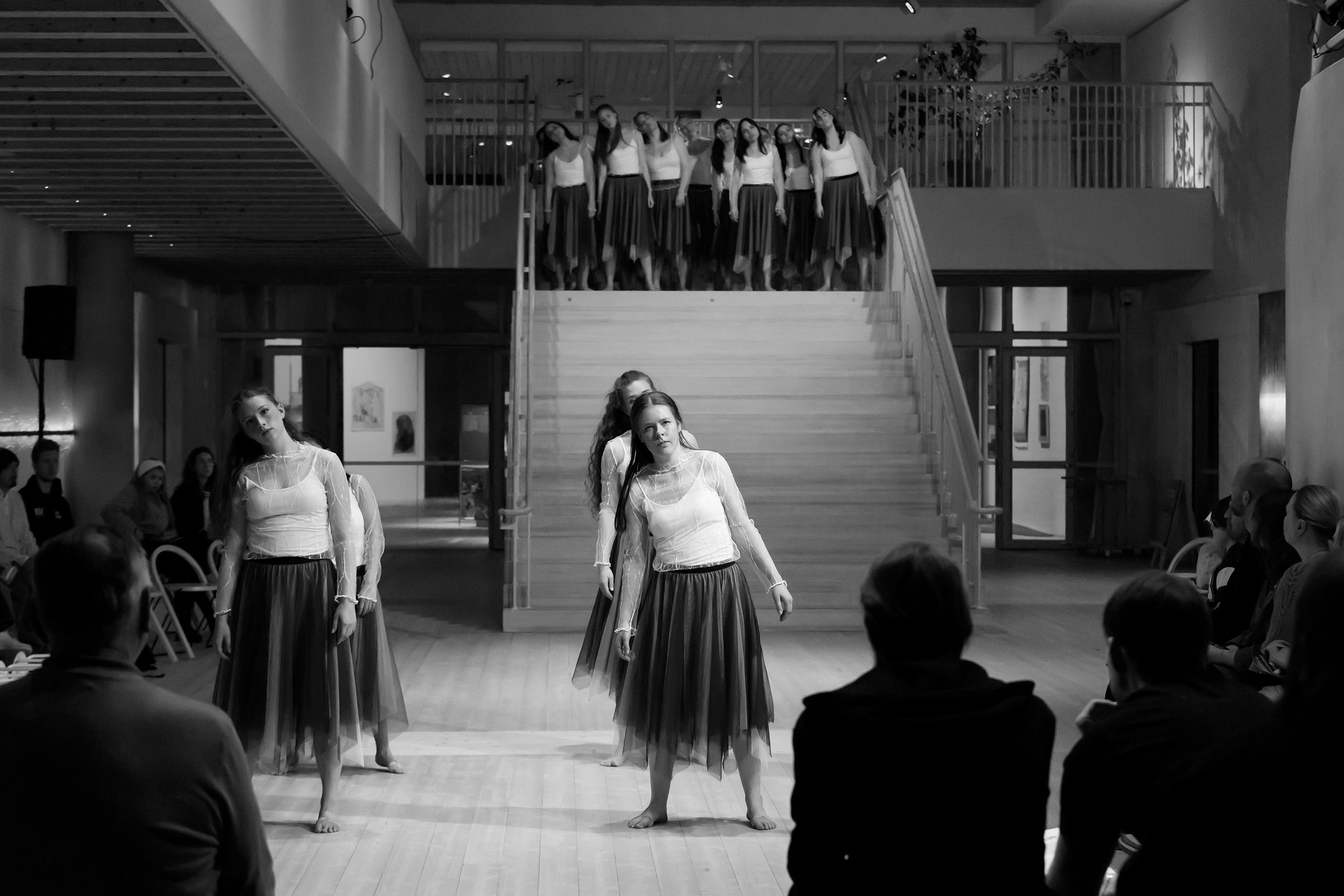 Dansföreställningen Sammankonst på Värmlands Museum. En kreativ stafett med studenter inom dans o musikproduktion på  Karlstads Universitet
