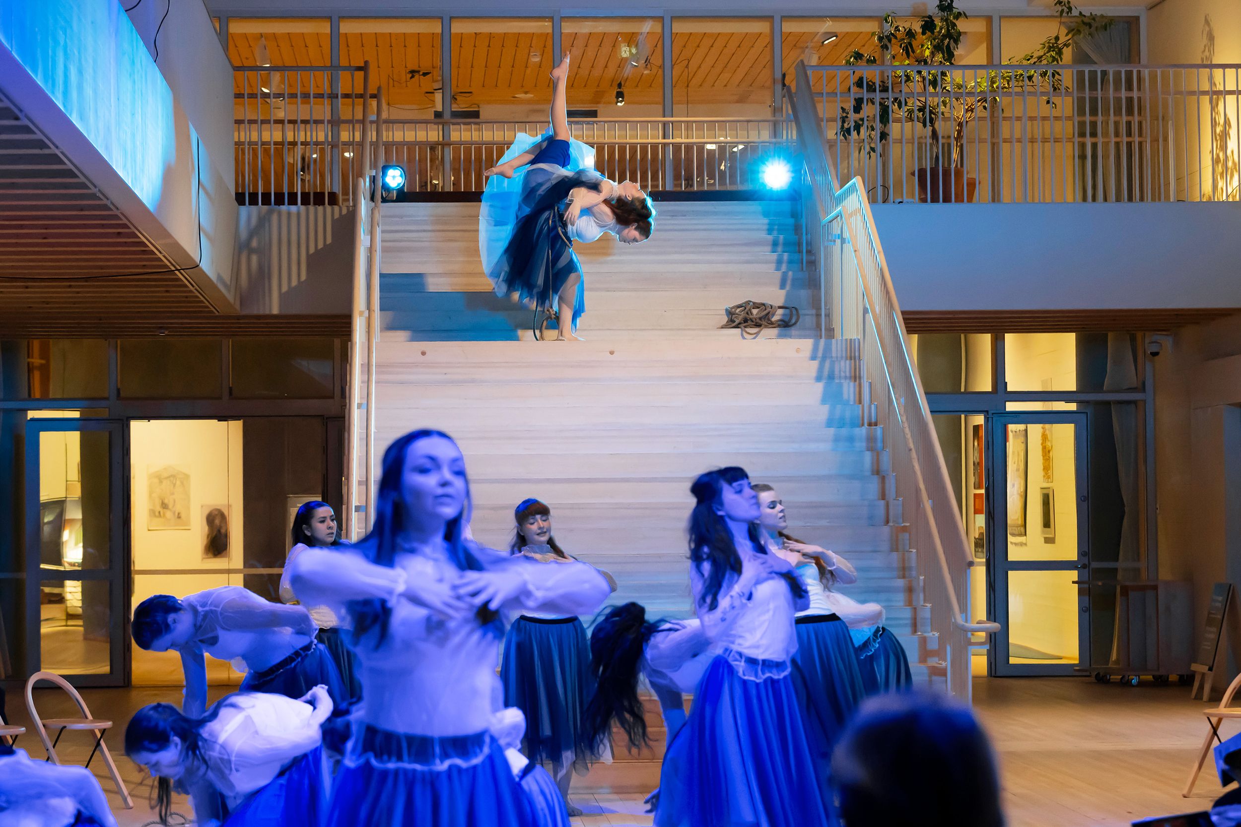 Dansföreställningen Sammankonst på Värmlands Museum. En kreativ stafett med studenter inom dans o musikproduktion på  Karlstads Universitet