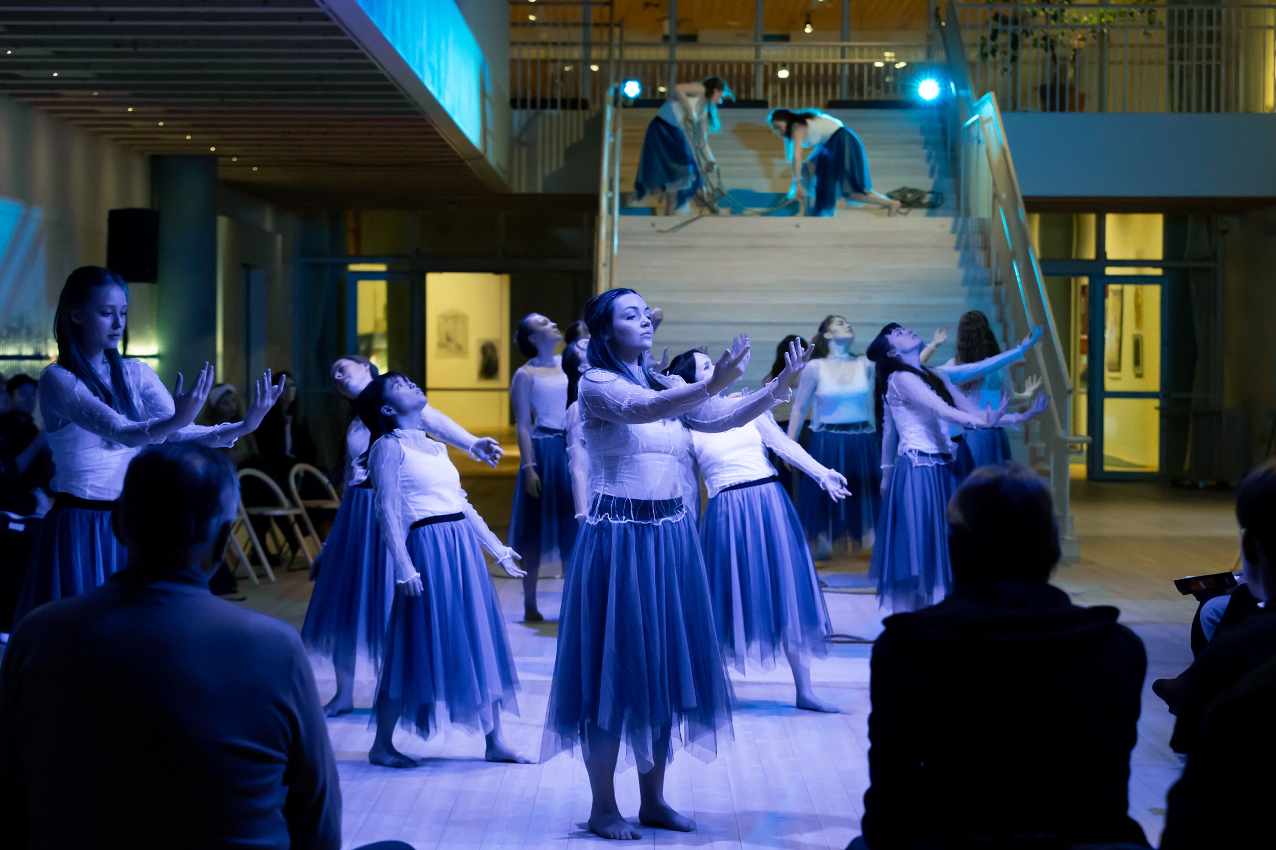 Dansföreställningen Sammankonst på Värmlands Museum. En kreativ stafett med studenter inom dans o musikproduktion på  Karlstads Universitet