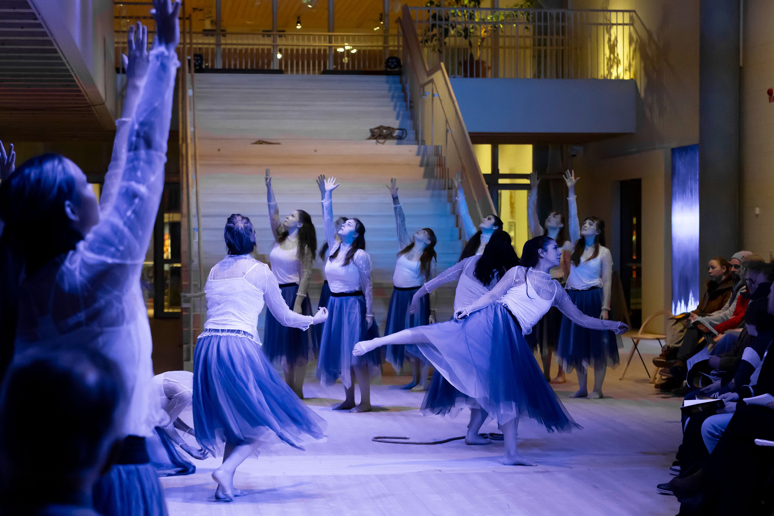 Dansföreställningen Sammankonst på Värmlands Museum. En kreativ stafett med studenter inom dans o musikproduktion på  Karlstads Universitet