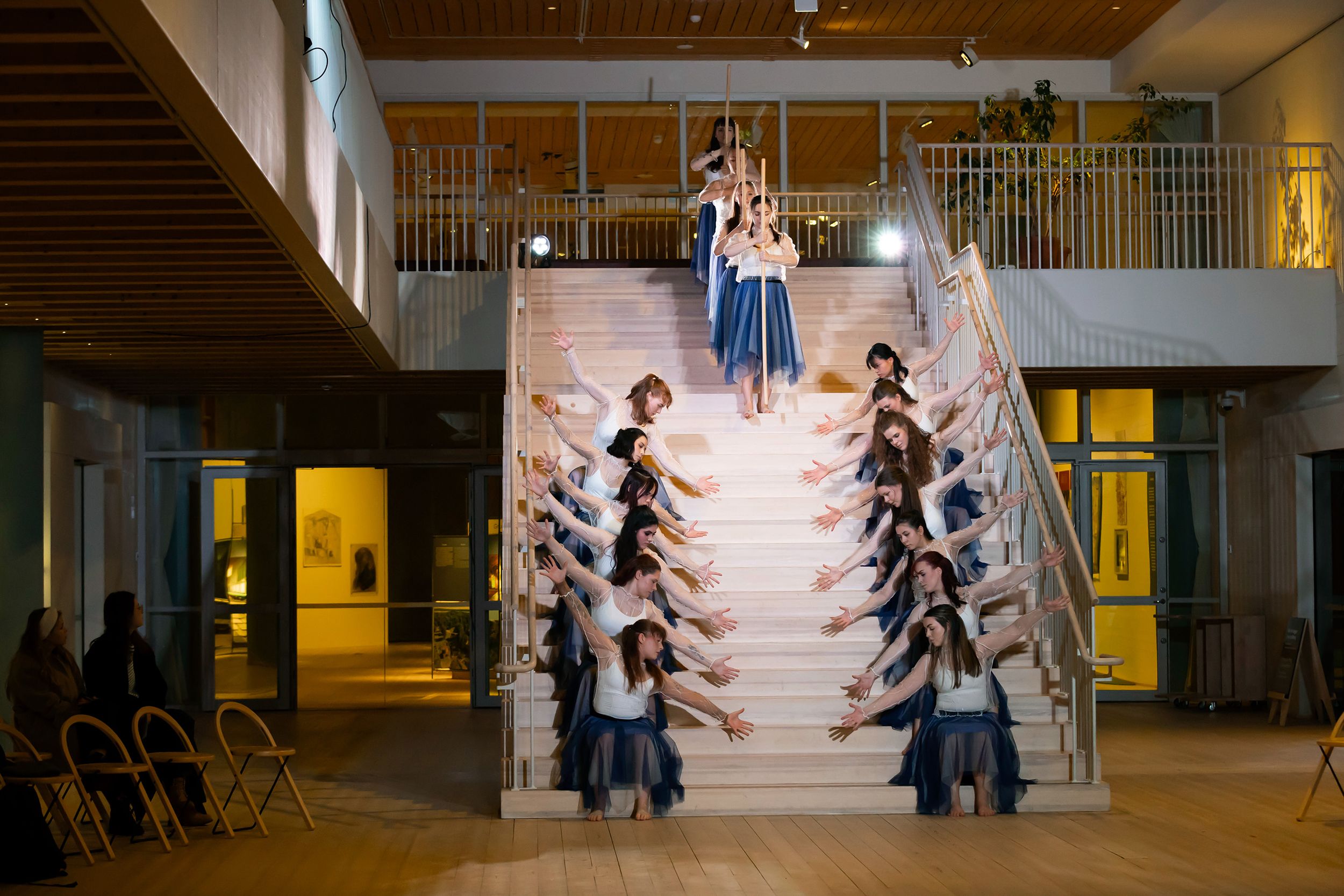 Dansföreställningen Sammankonst på Värmlands Museum. En kreativ stafett med studenter inom dans o musikproduktion på  Karlstads Universitet