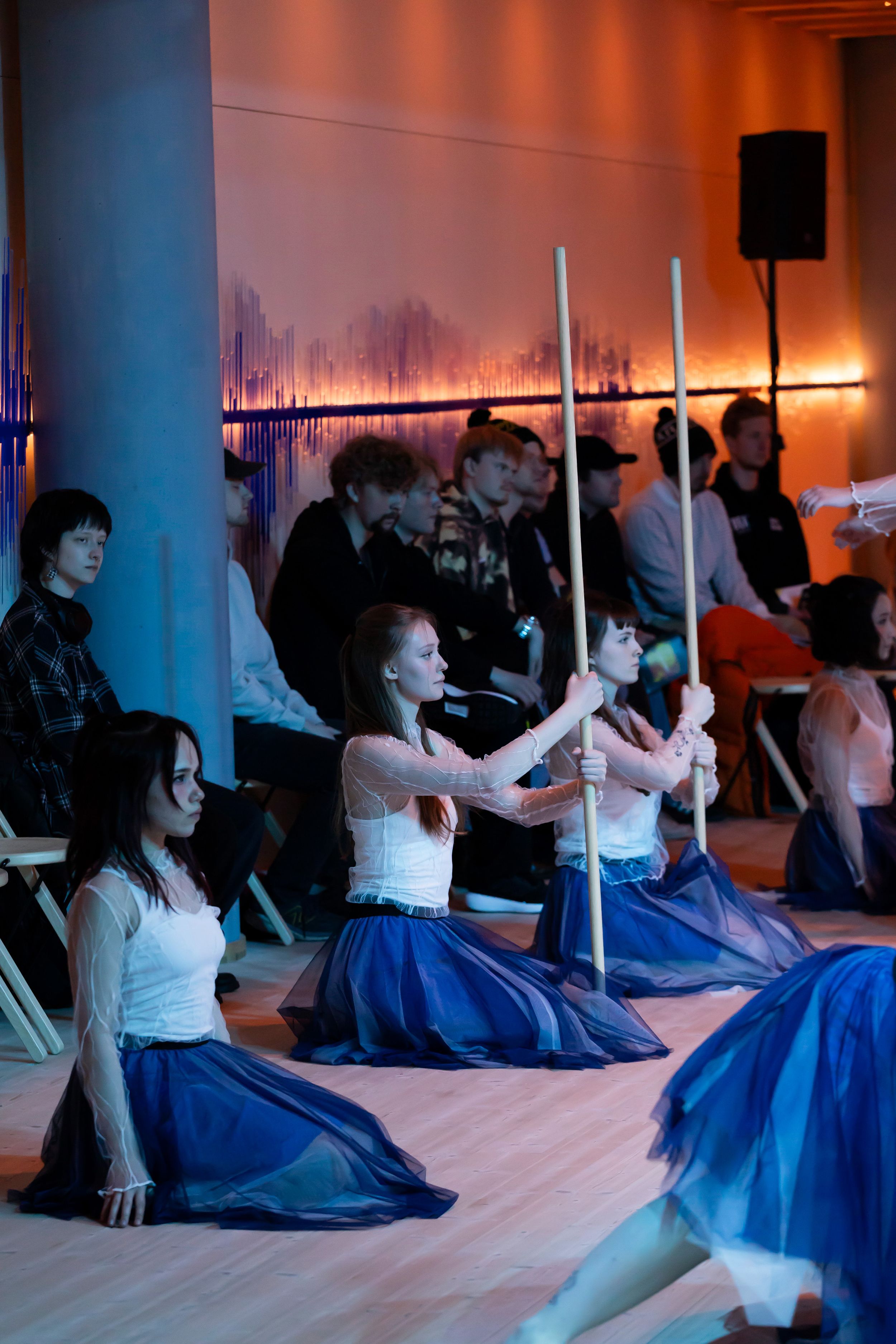 Dansföreställningen Sammankonst på Värmlands Museum. En kreativ stafett med studenter inom dans o musikproduktion på  Karlstads Universitet