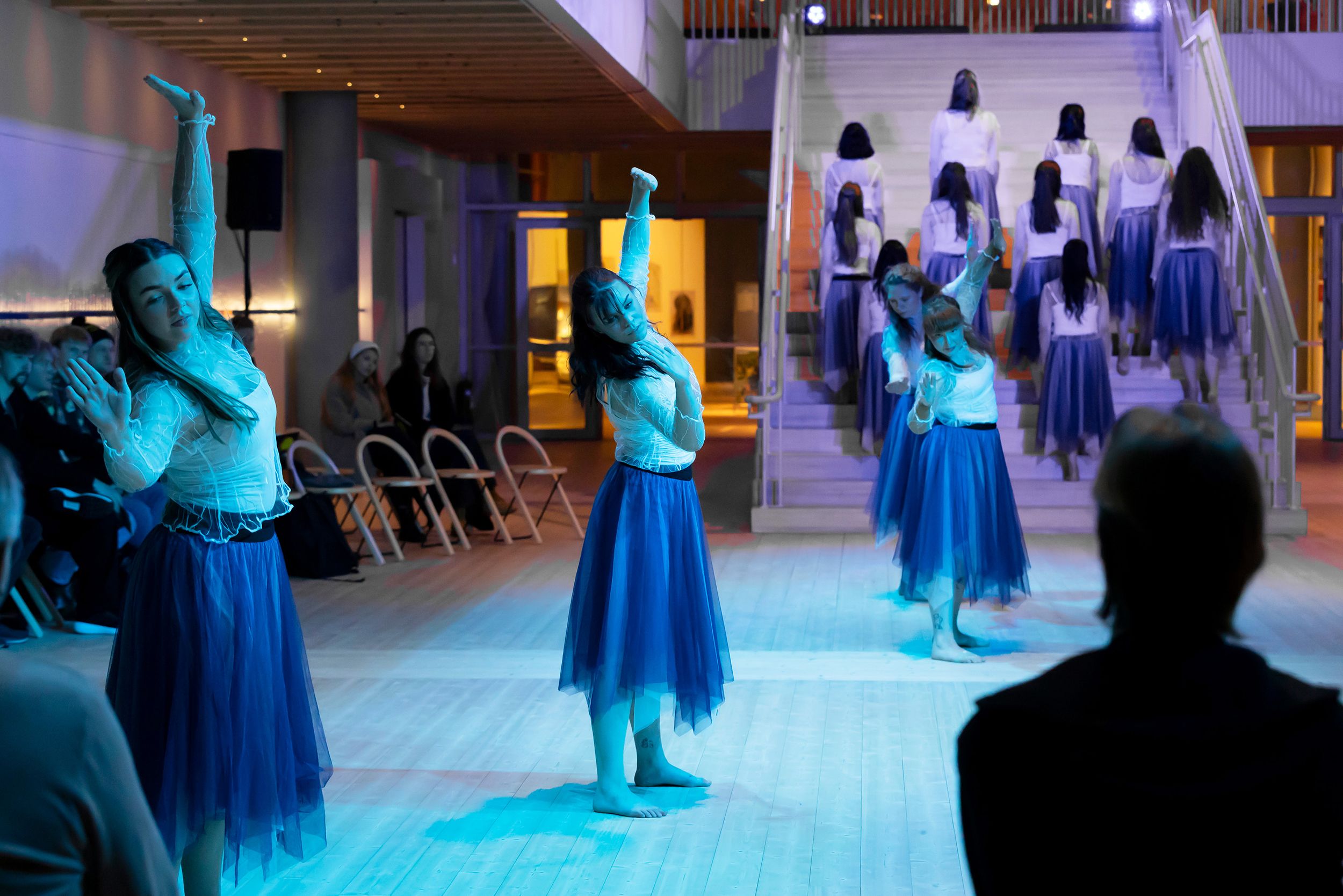 Dansföreställningen Sammankonst på Värmlands Museum. En kreativ stafett med studenter inom dans o musikproduktion på  Karlstads Universitet