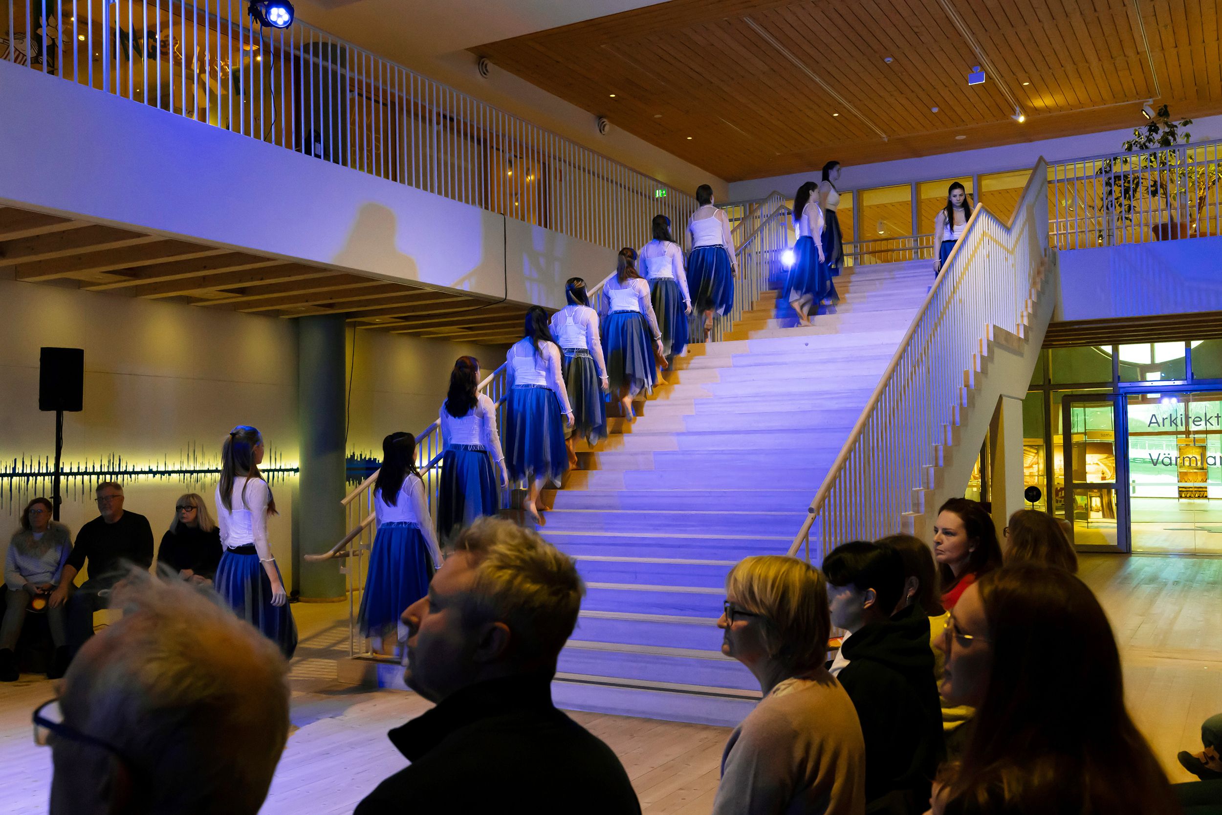 Dansföreställningen Sammankonst på Värmlands Museum. En kreativ stafett med studenter inom dans o musikproduktion på  Karlstads Universitet