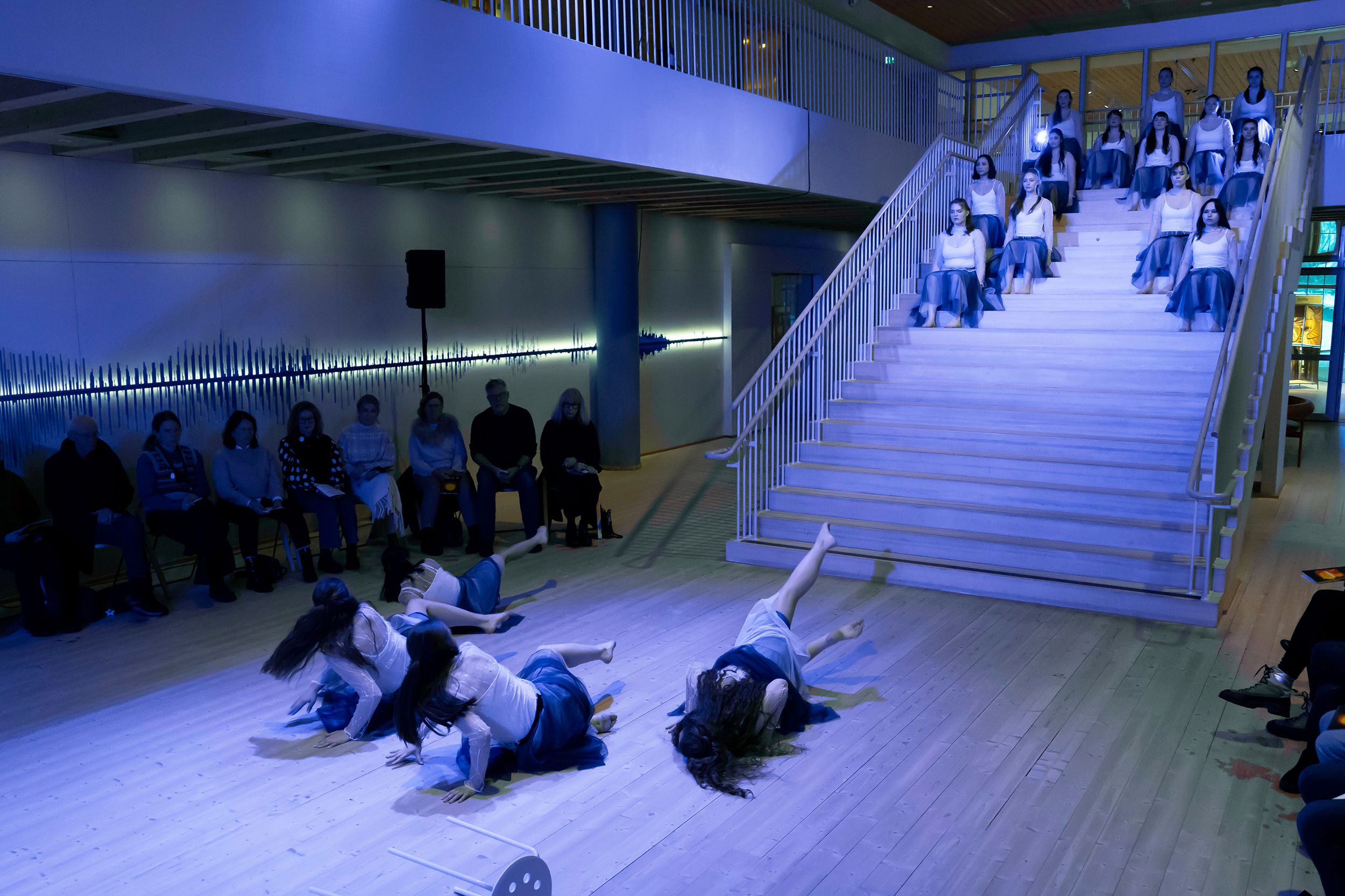 Dansföreställningen Sammankonst på Värmlands Museum. En kreativ stafett med studenter inom dans o musikproduktion på  Karlstads Universitet