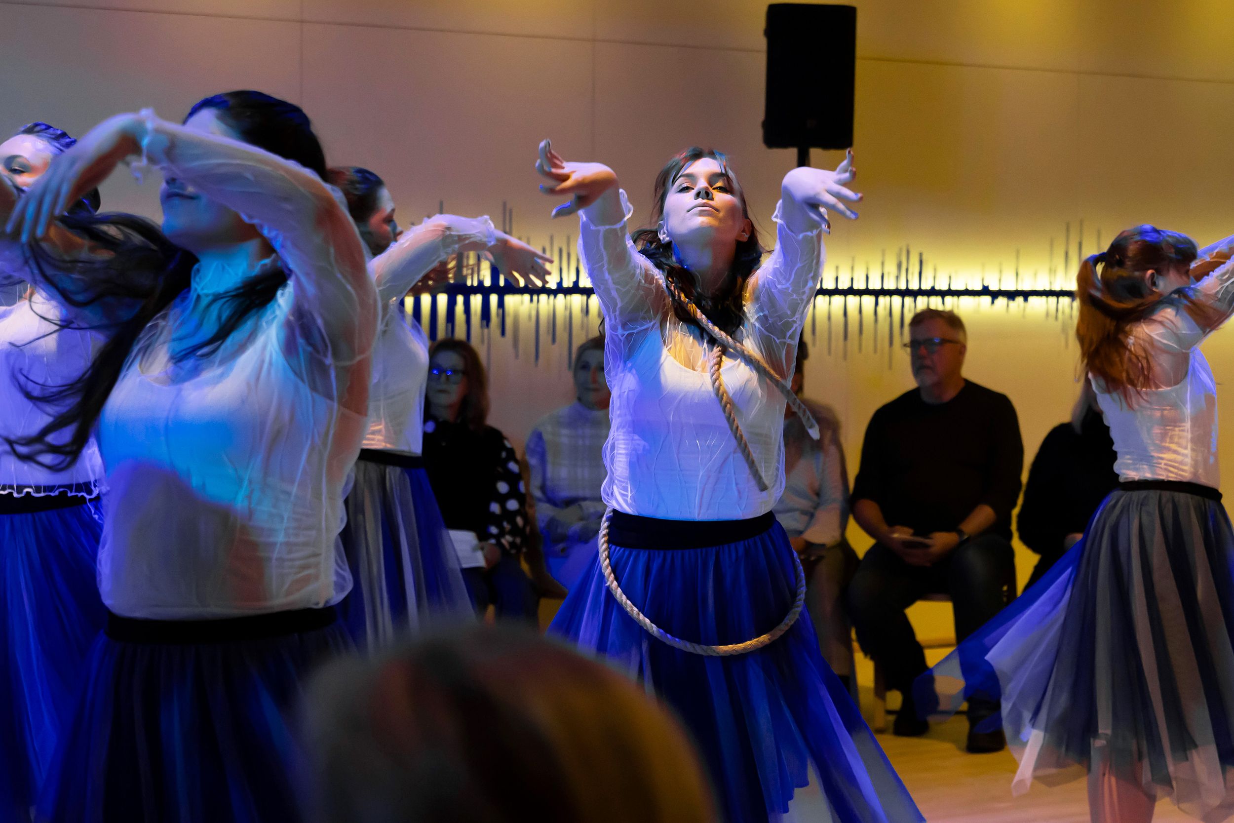 Dansföreställningen Sammankonst på Värmlands Museum. En kreativ stafett med studenter inom dans o musikproduktion på  Karlstads Universitet