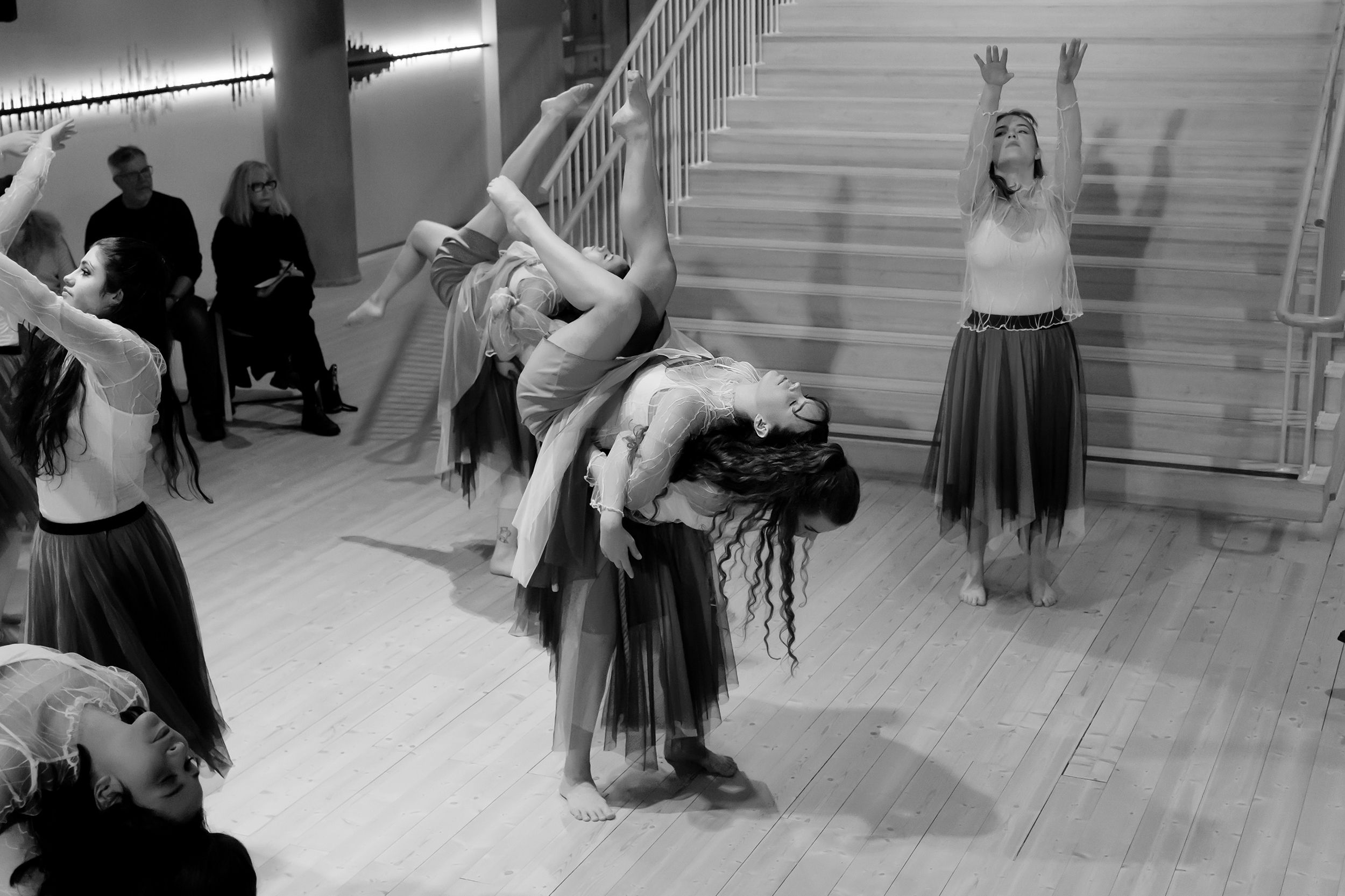 Dansföreställningen Sammankonst på Värmlands Museum. En kreativ stafett med studenter inom dans o musikproduktion på  Karlstads Universitet