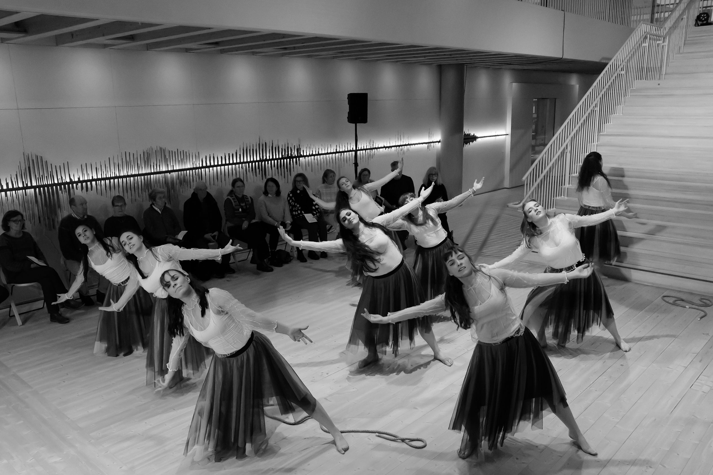 Dansföreställningen Sammankonst på Värmlands Museum. En kreativ stafett med studenter inom dans o musikproduktion på  Karlstads Universitet