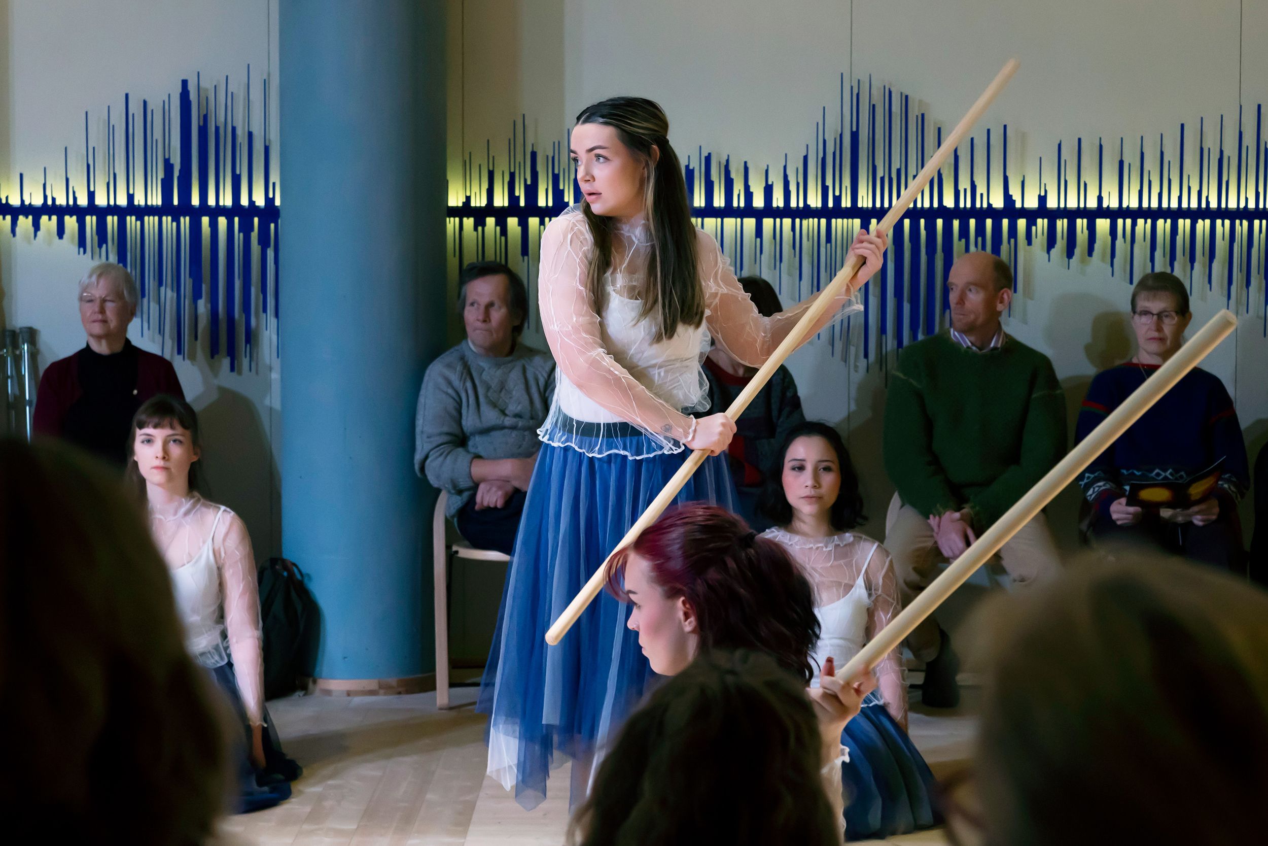 Dansföreställningen Sammankonst på Värmlands Museum. En kreativ stafett med studenter inom dans o musikproduktion på  Karlstads Universitet