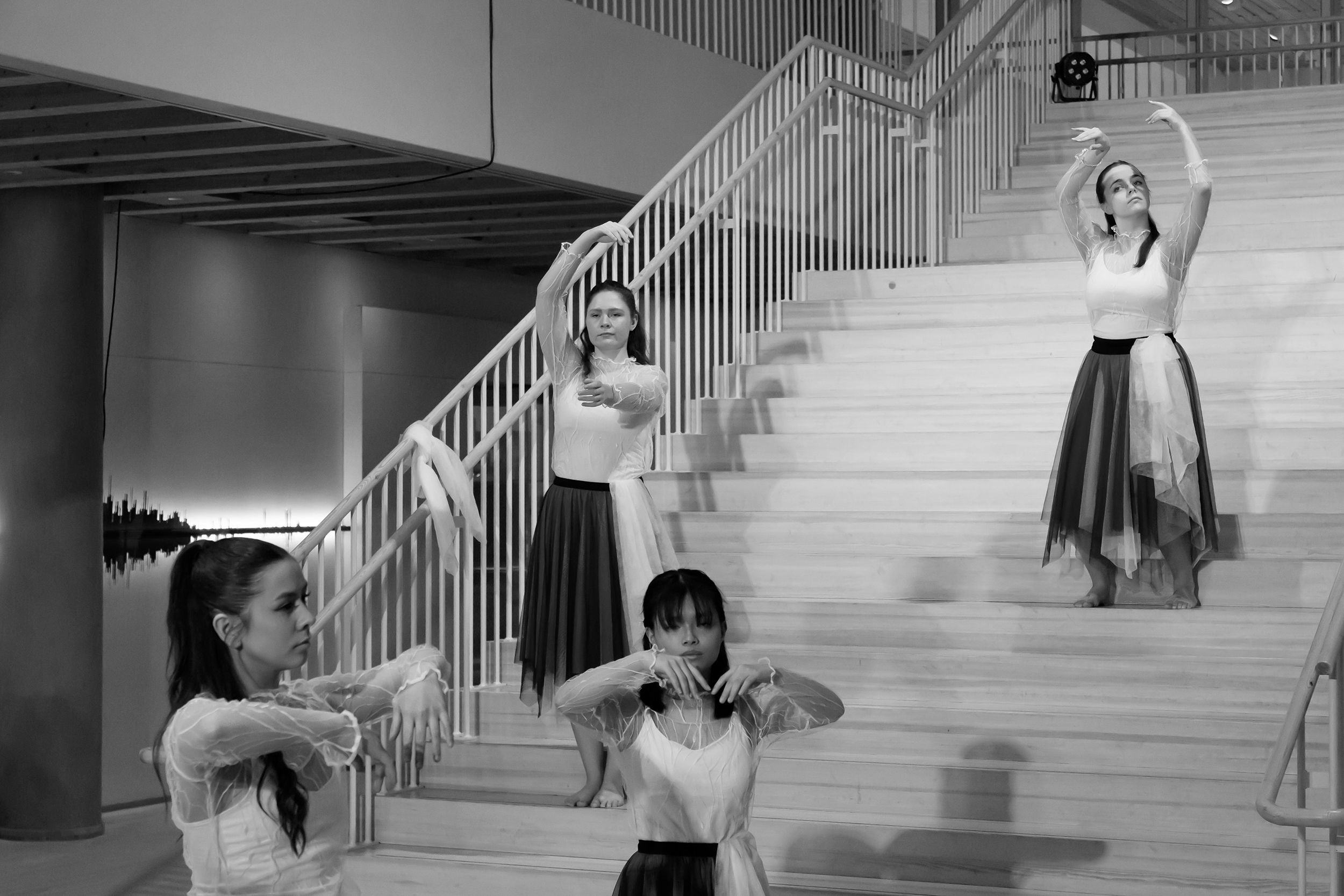 Dansföreställningen Sammankonst på Värmlands Museum. En kreativ stafett med studenter inom dans o musikproduktion på  Karlstads Universitet
