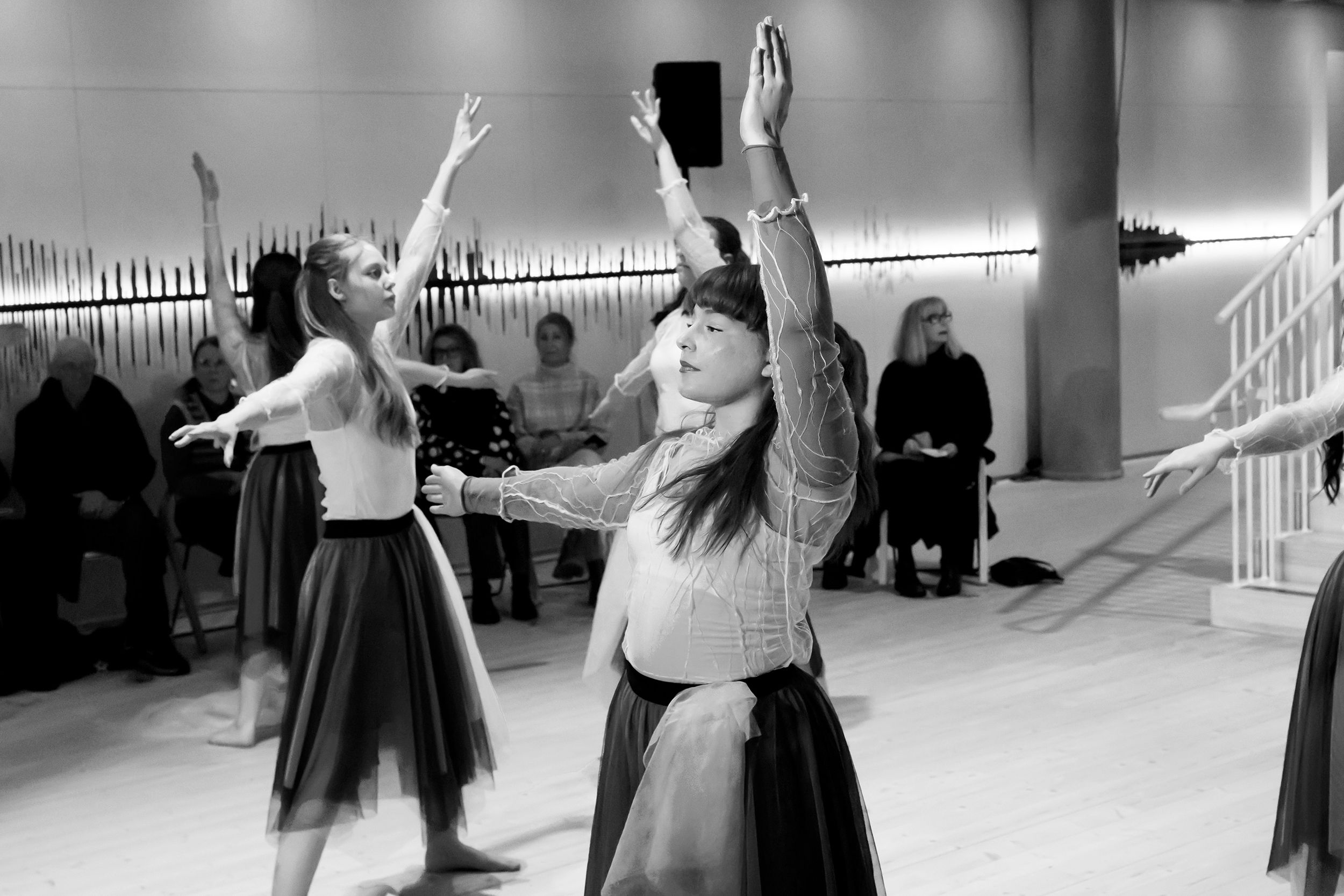 Dansföreställningen Sammankonst på Värmlands Museum. En kreativ stafett med studenter inom dans o musikproduktion på  Karlstads Universitet