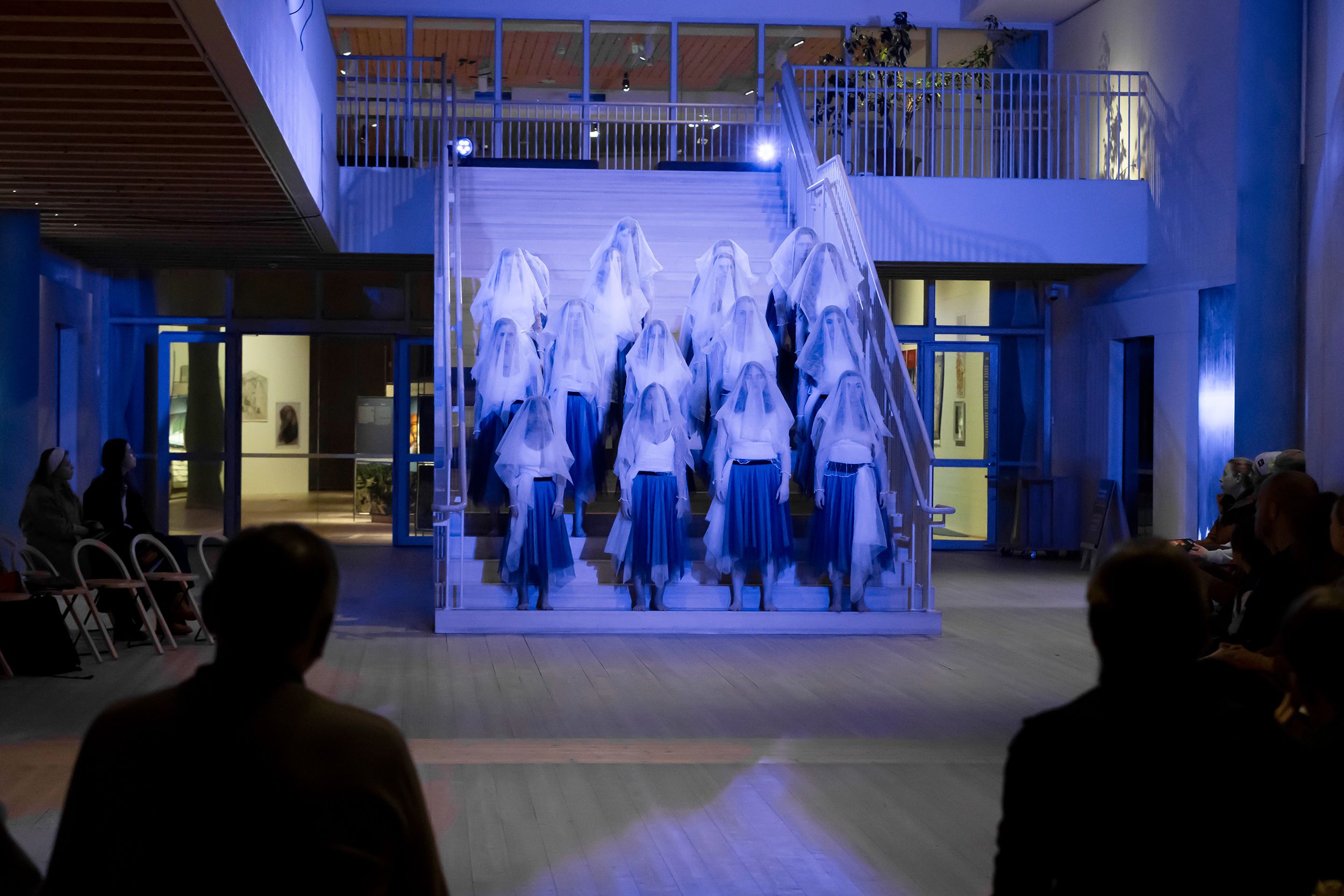 Dansföreställningen Sammankonst på Värmlands Museum. En kreativ stafett med studenter inom dans o musikproduktion på  Karlstads Universitet