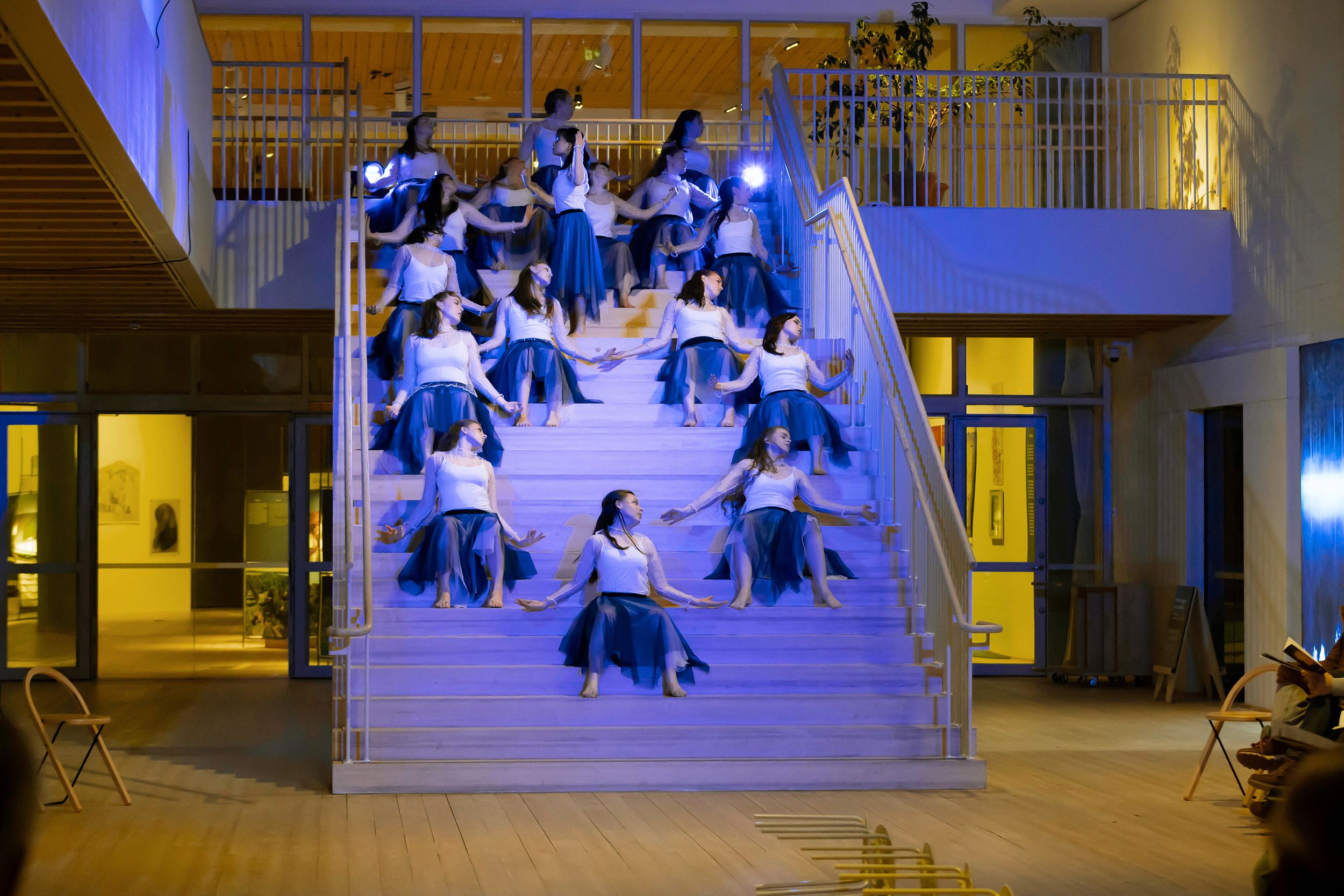 Dansföreställningen Sammankonst på Värmlands Museum. En kreativ stafett med studenter inom dans o musikproduktion på  Karlstads Universitet