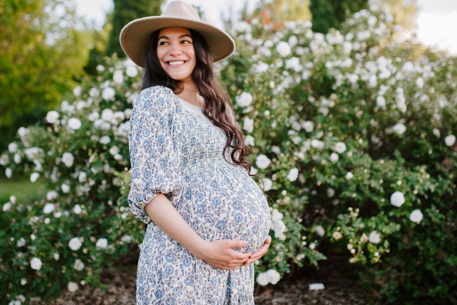 Maternity pregnancy photo session in Sedgwick County Park, family pictures in Wichita, KS, by Jessica Nadine Photography