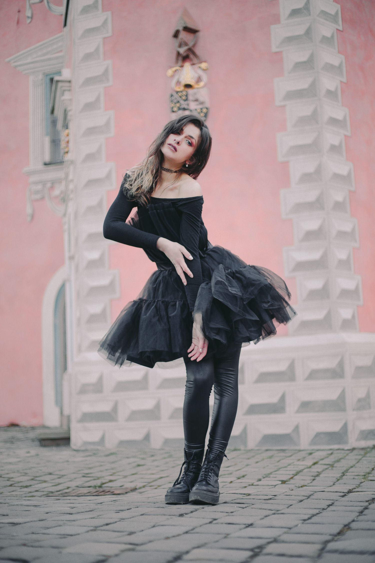 IL Photography Portraitfotografie Jenny pink wall