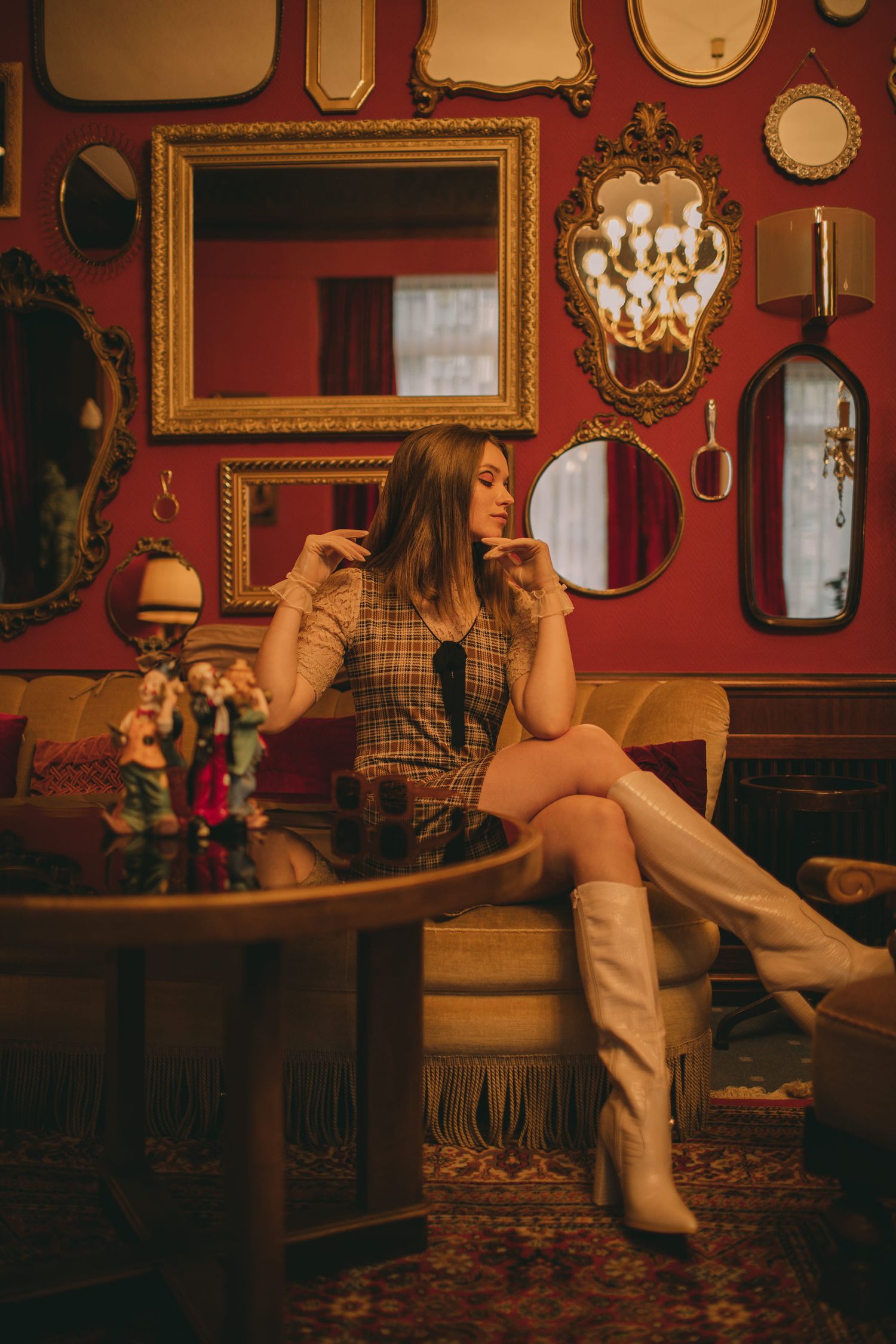 IL Photography Portraitfotografie Cara red wall