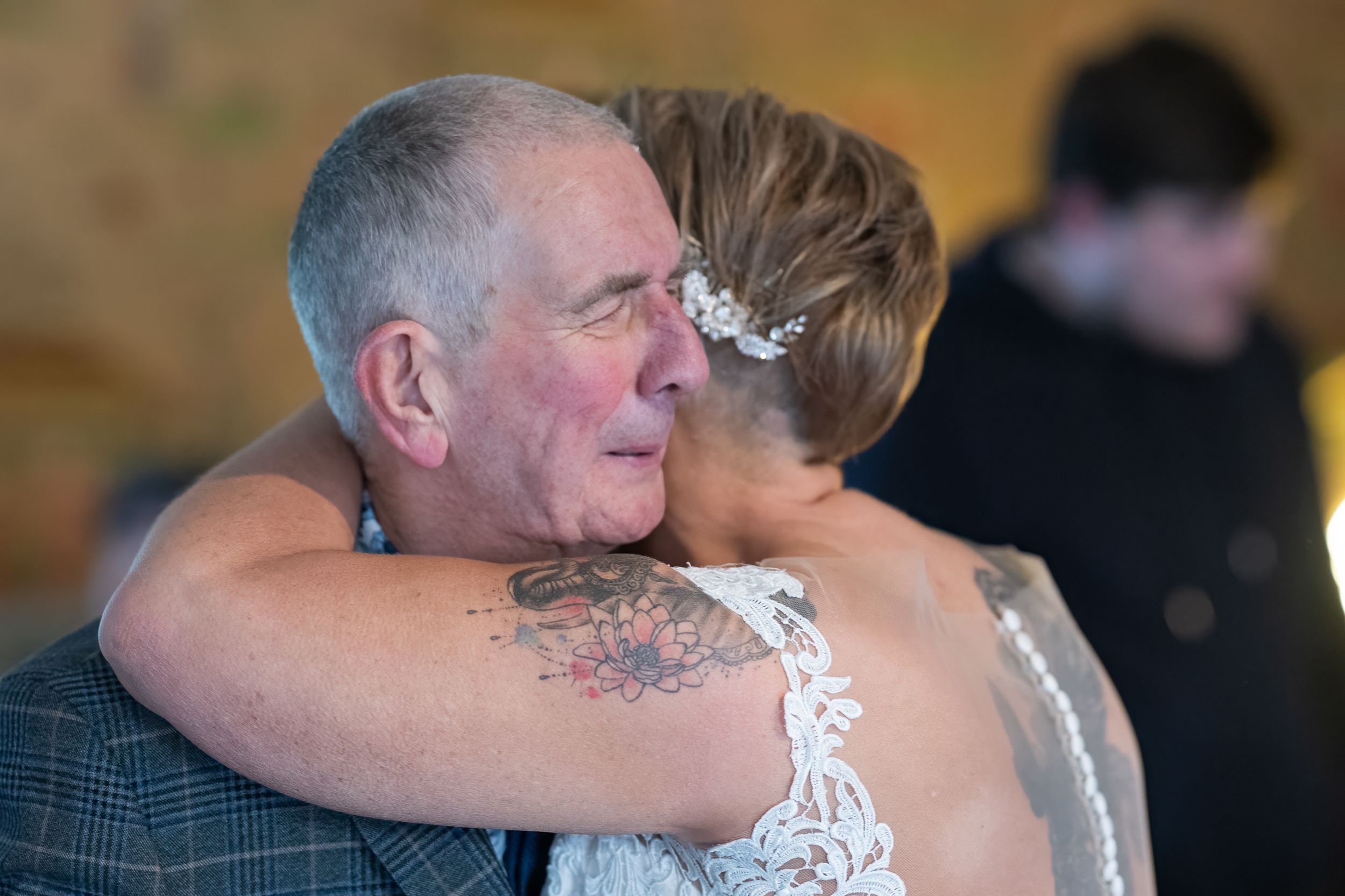 bride hugs her father at dalkeith country park, Edinburgh