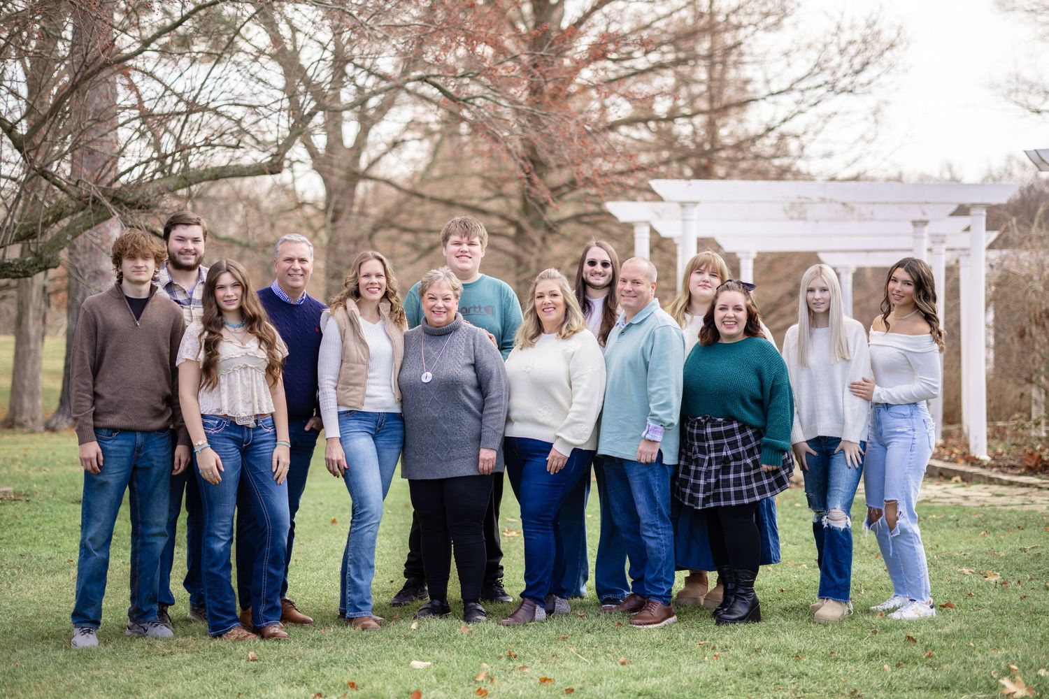 Central Illinois photographer captures an extended family photo session in Springfield, IL