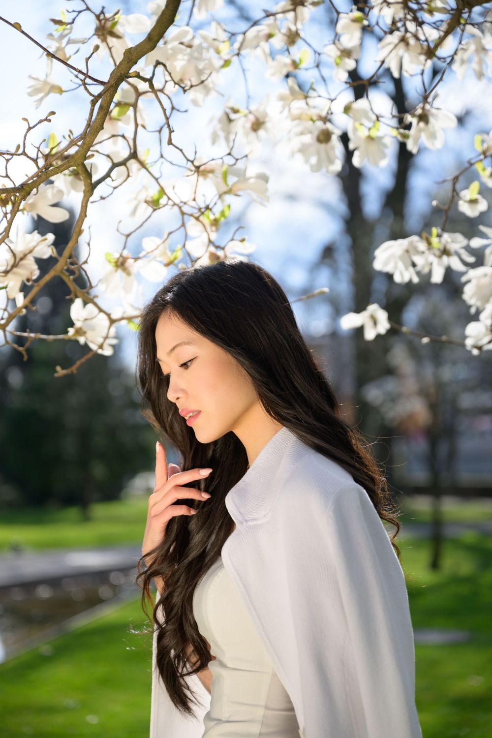 Professional model captured in high quality portrait session in Zurich. Clean skin, soft makeup, and white wardrobe. Elegant Photos,timeless