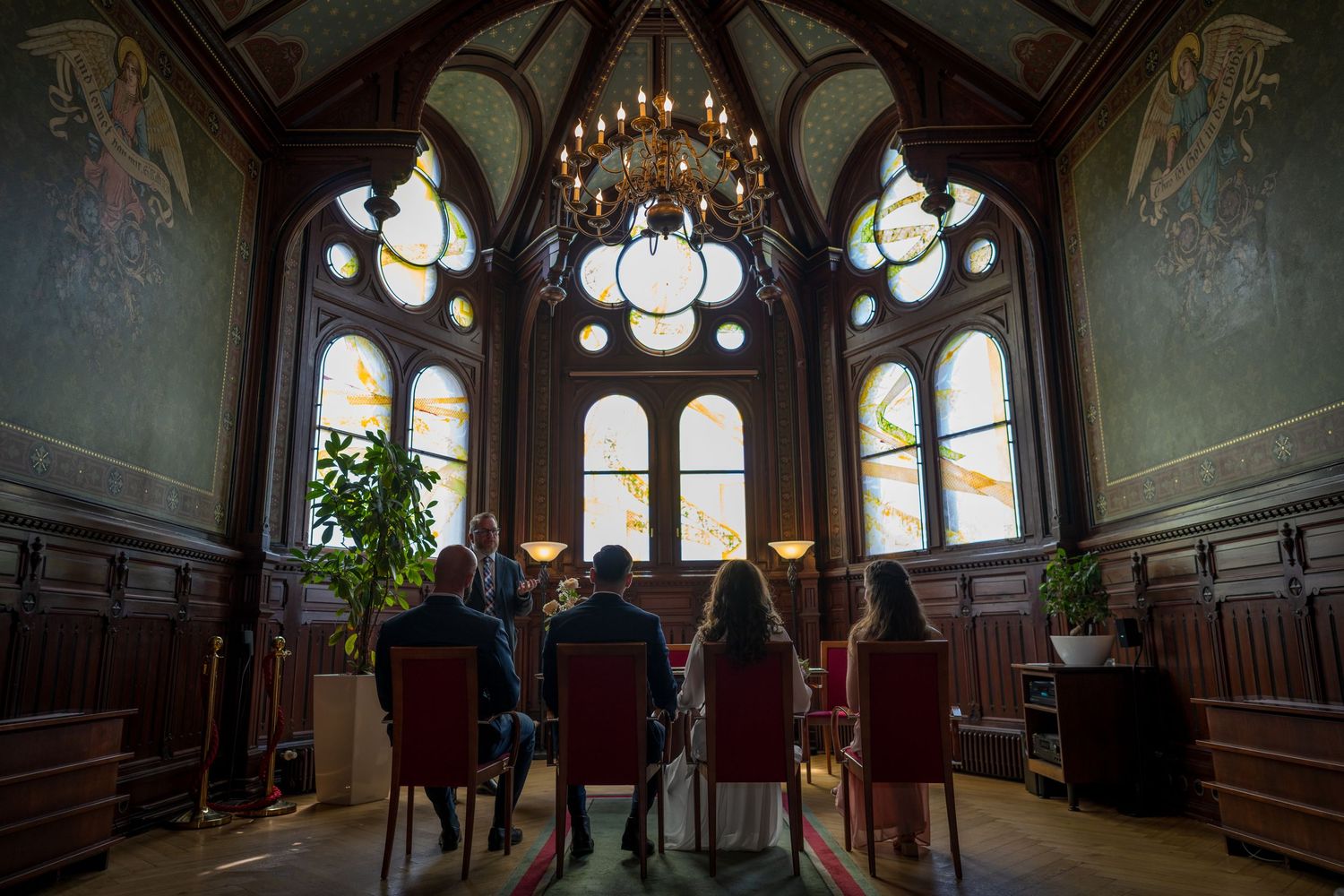 Hochzeitsreportage Standesamt Neukölln Berlin – Trauung im Jugendstil-Saal mit Gästen