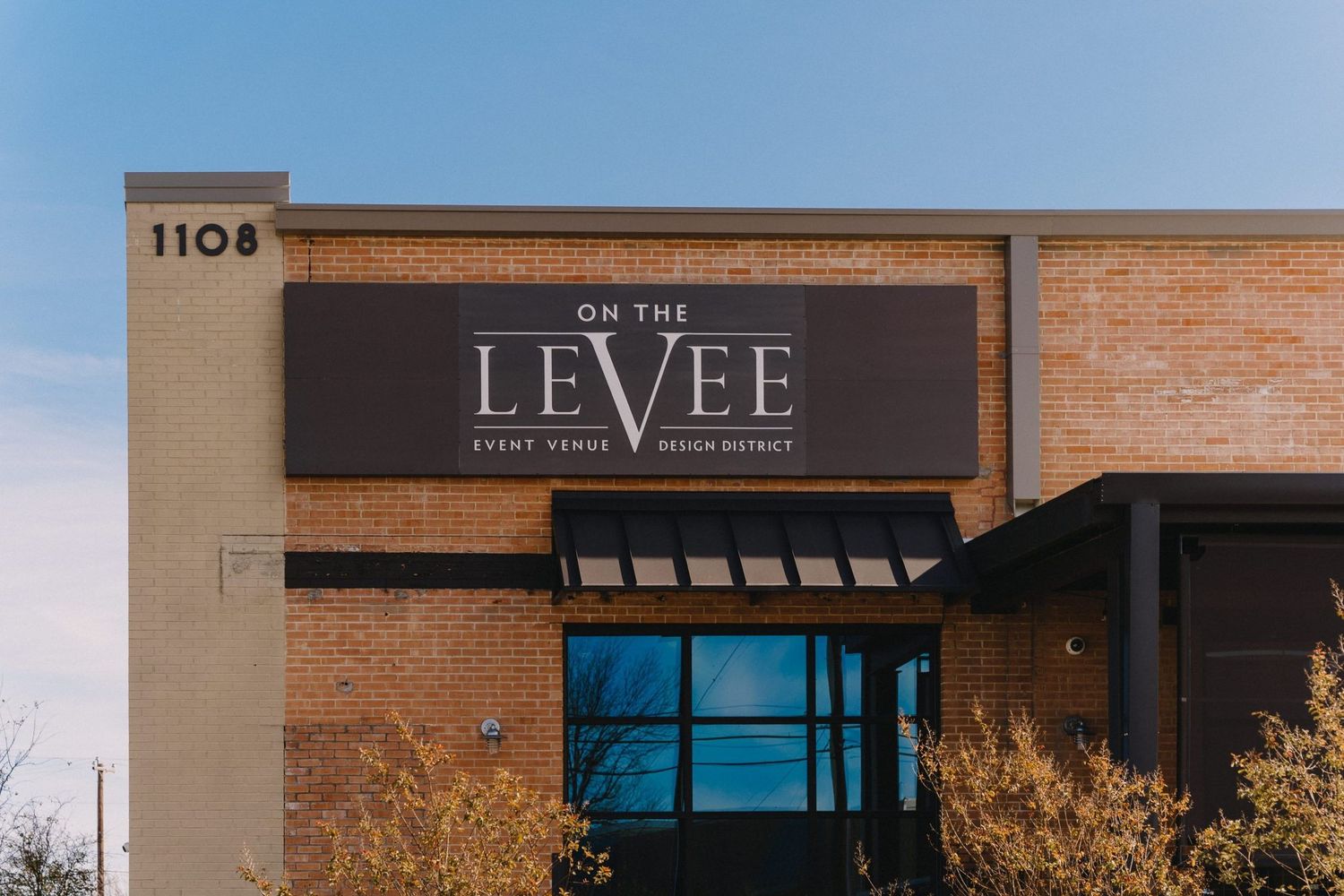 Exterior of On the Levee, a Dallas wedding venue