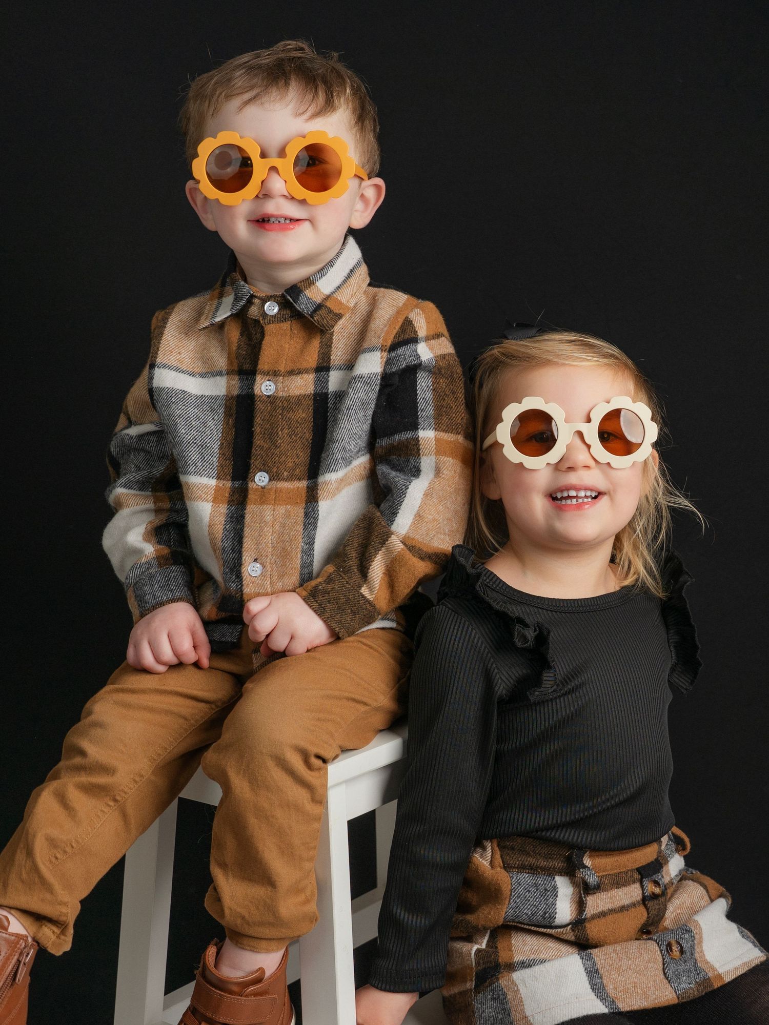 Picture of children with flower sunglasses taken in Jefferson County TN children's portrait photographers studio