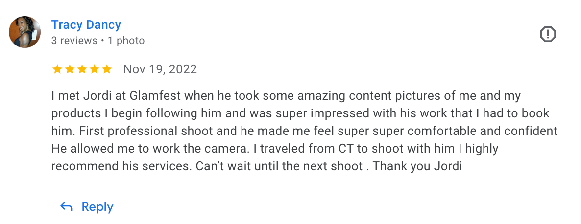 A customer review screenshot praising photography services for clothing and product photos.