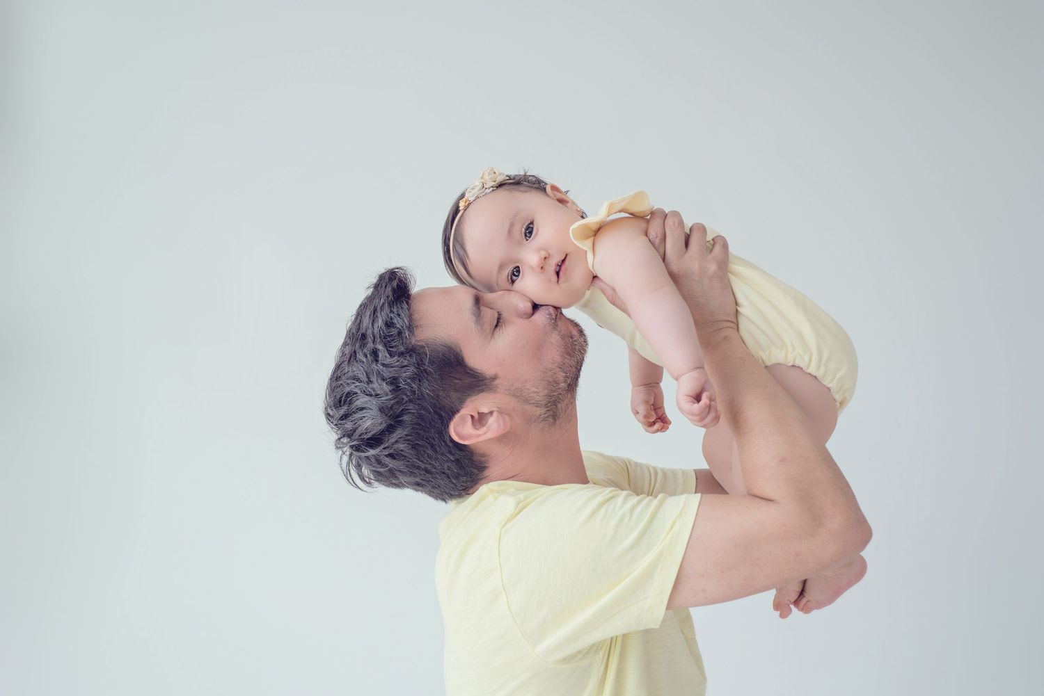 Sesión Fotográfica Bebés, Niños, Familia, Embarazada. Momentos espontáneos. Estudio fotográfico con luz natural en Reñaca.