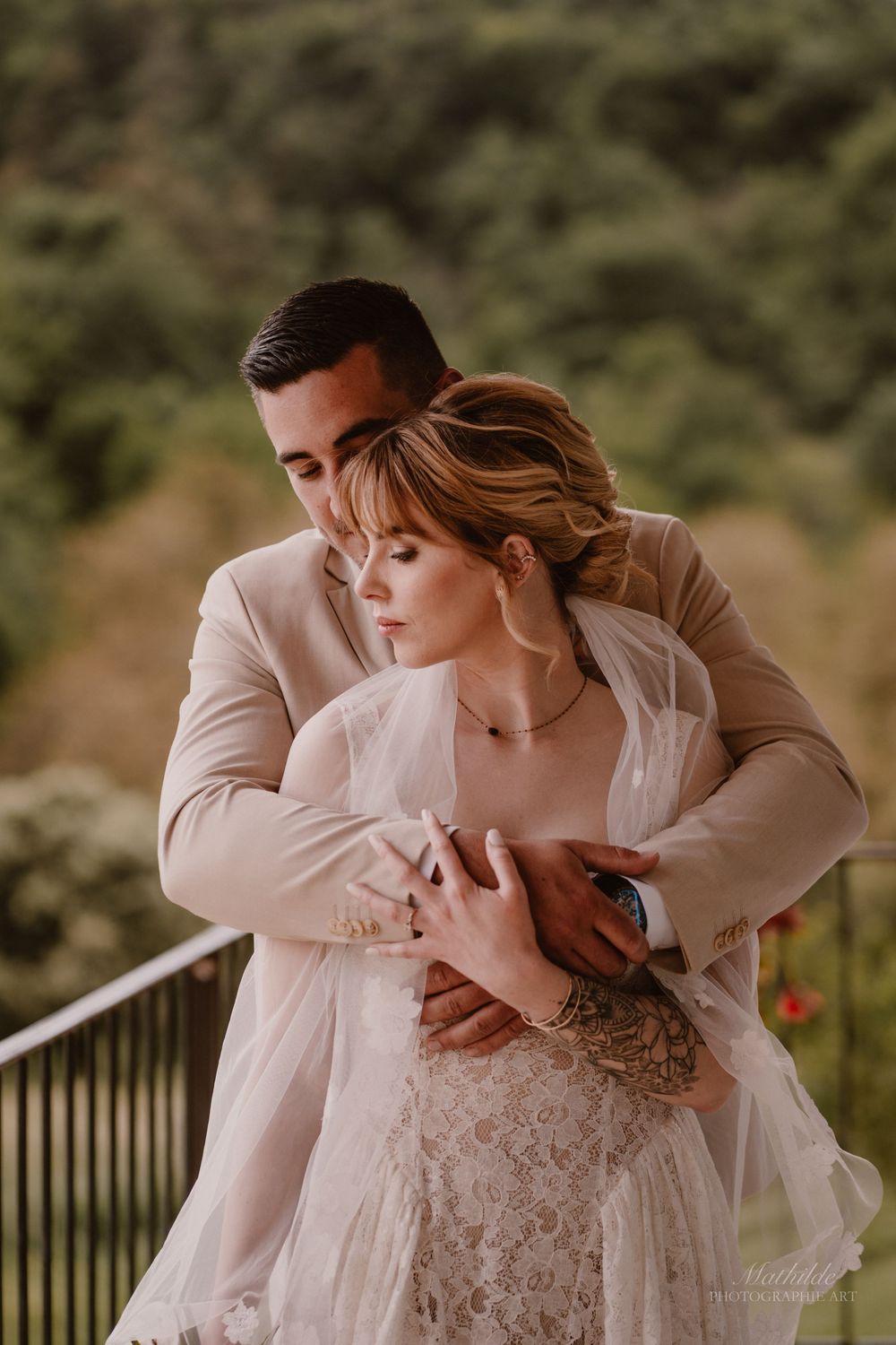 photographe mariage Drôme Isère Valence
reportage mariage
photo de mariage naturelle
séance photo couple mariage
photographe mariage luxe bo