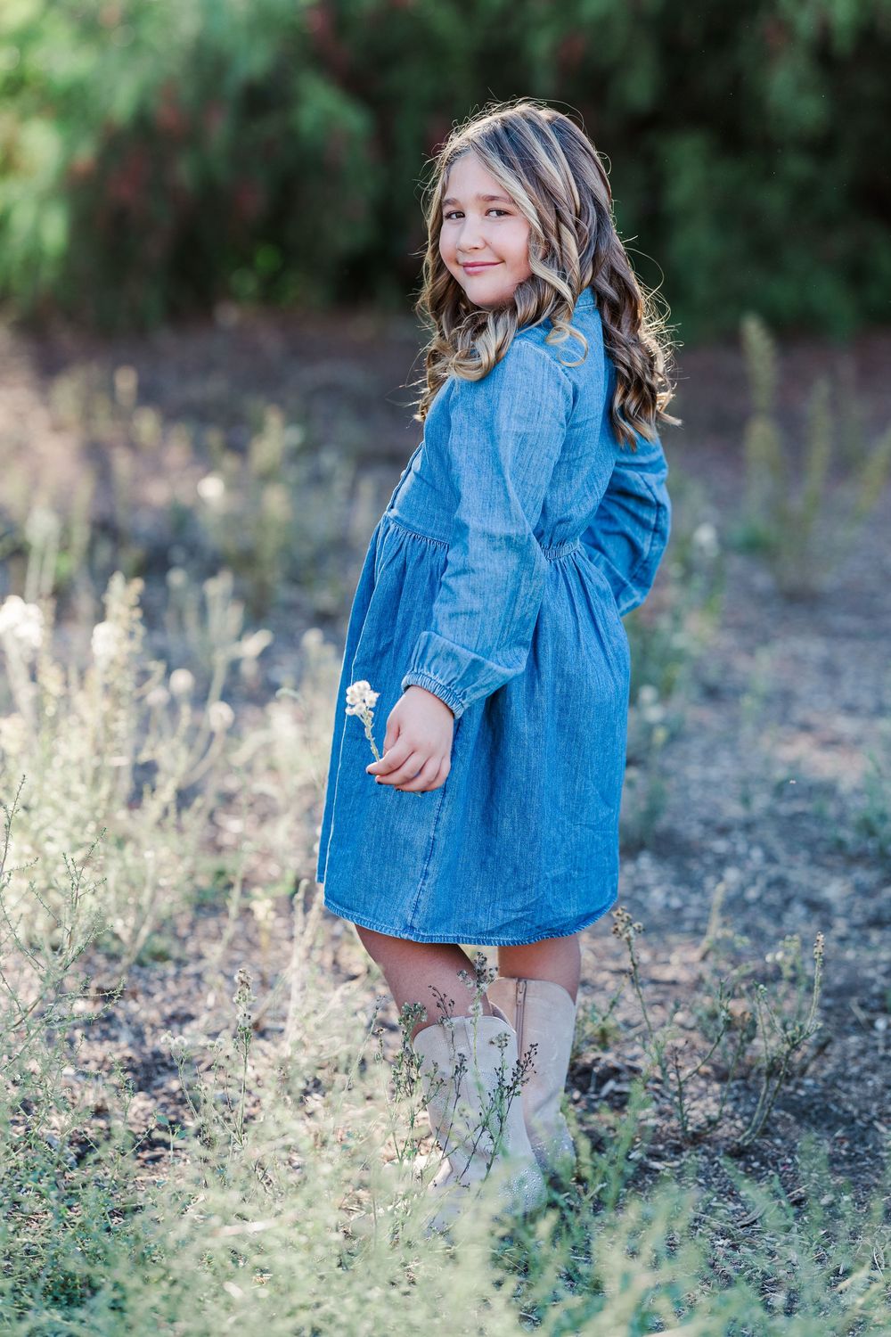 Capture genuine connections with a relaxed family photography session—natural smiles, timeless portraits, and lasting memories.