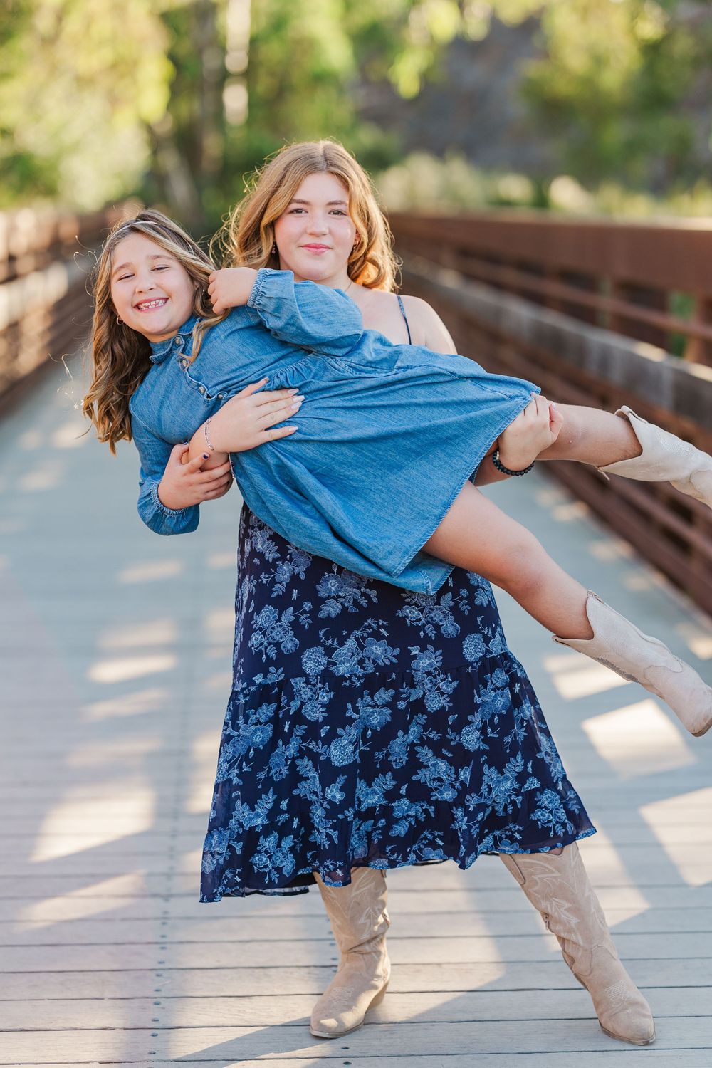 Capture genuine connections with a relaxed family photography session—natural smiles, timeless portraits, and lasting memories.