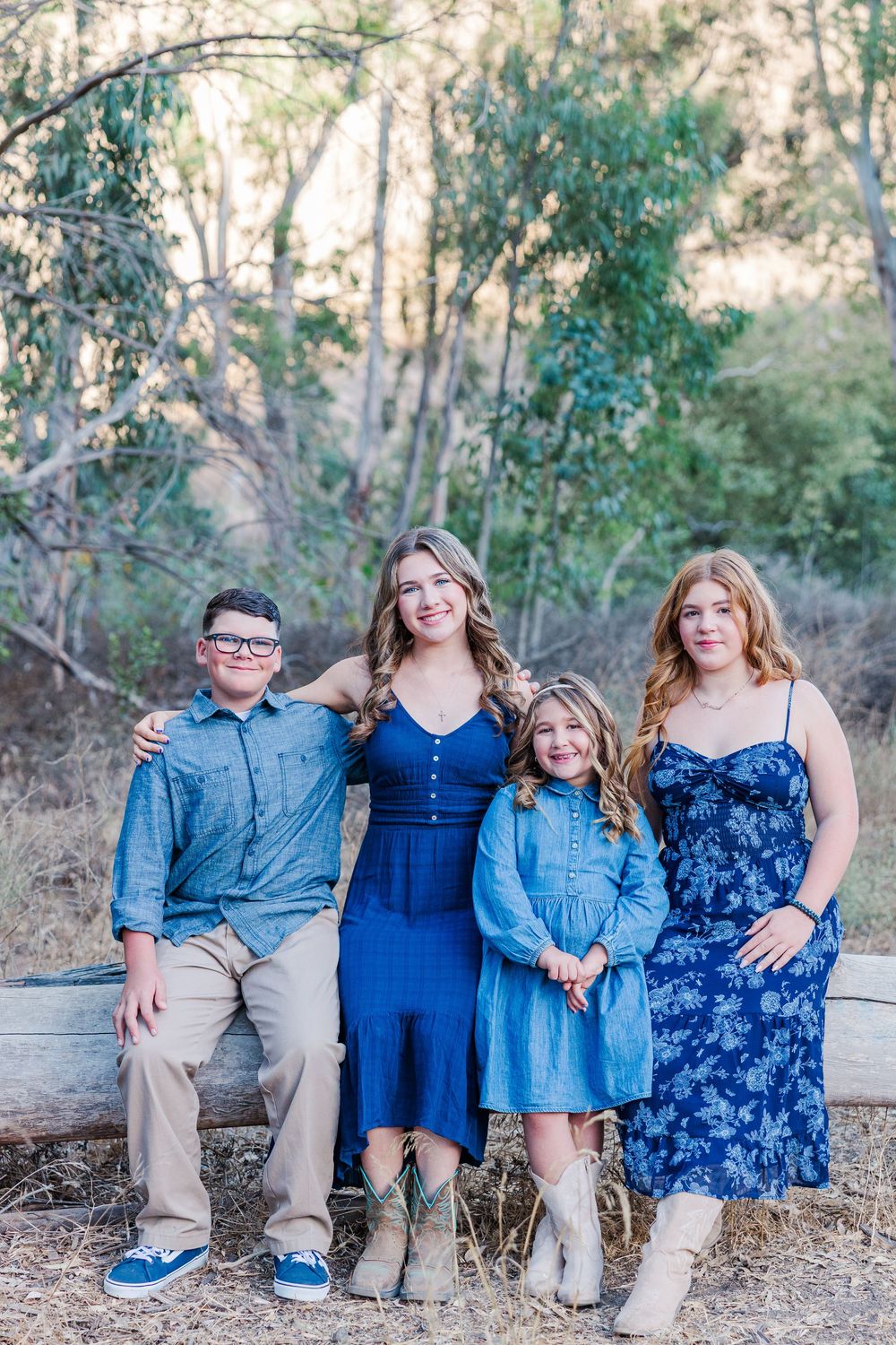 Capture genuine connections with a relaxed family photography session—natural smiles, timeless portraits, and lasting memories.