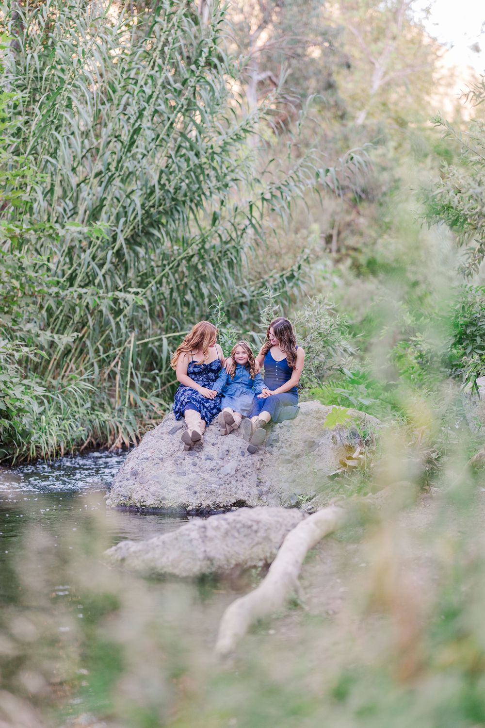 Capture genuine connections with a relaxed family photography session—natural smiles, timeless portraits, and lasting memories.