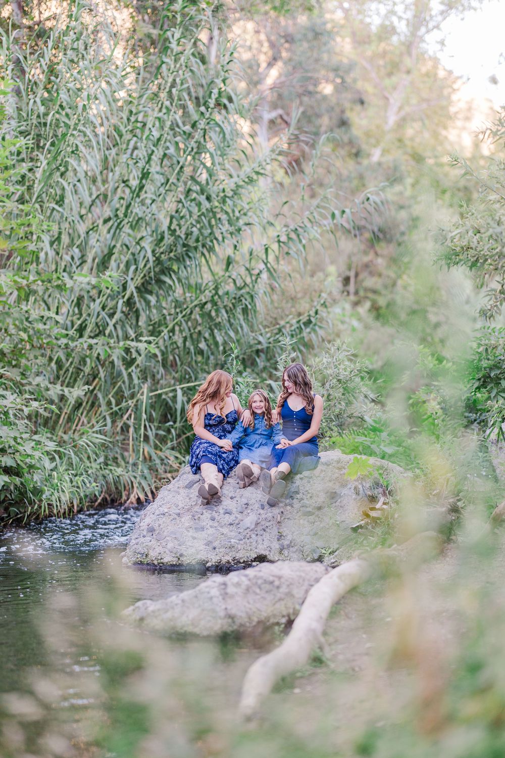 Capture genuine connections with a relaxed family photography session—natural smiles, timeless portraits, and lasting memories.