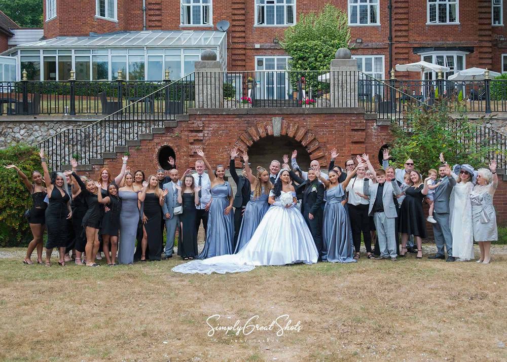 Southcrest Manor hotel wedding photographer captures the birde and bride pose with other members of the wedding party in the rear gardens.