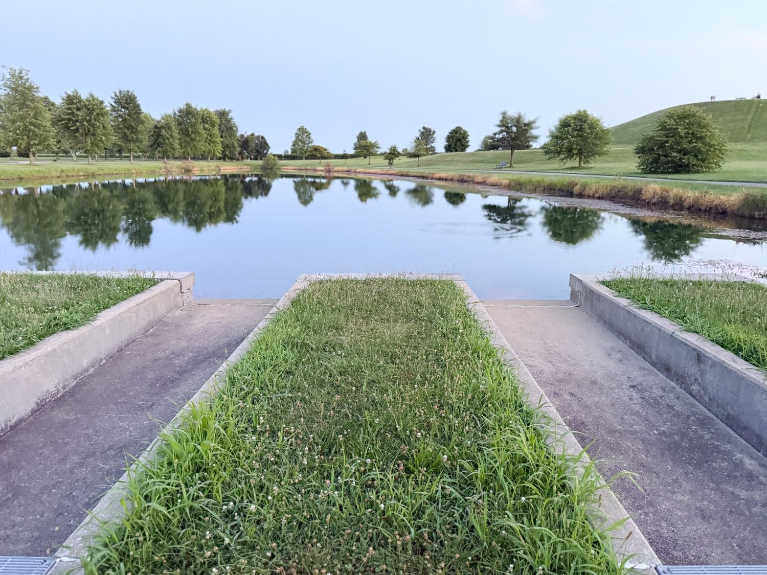 Springfield, IL Photographer showcases the pond at Centennial Park, Springfield, IL