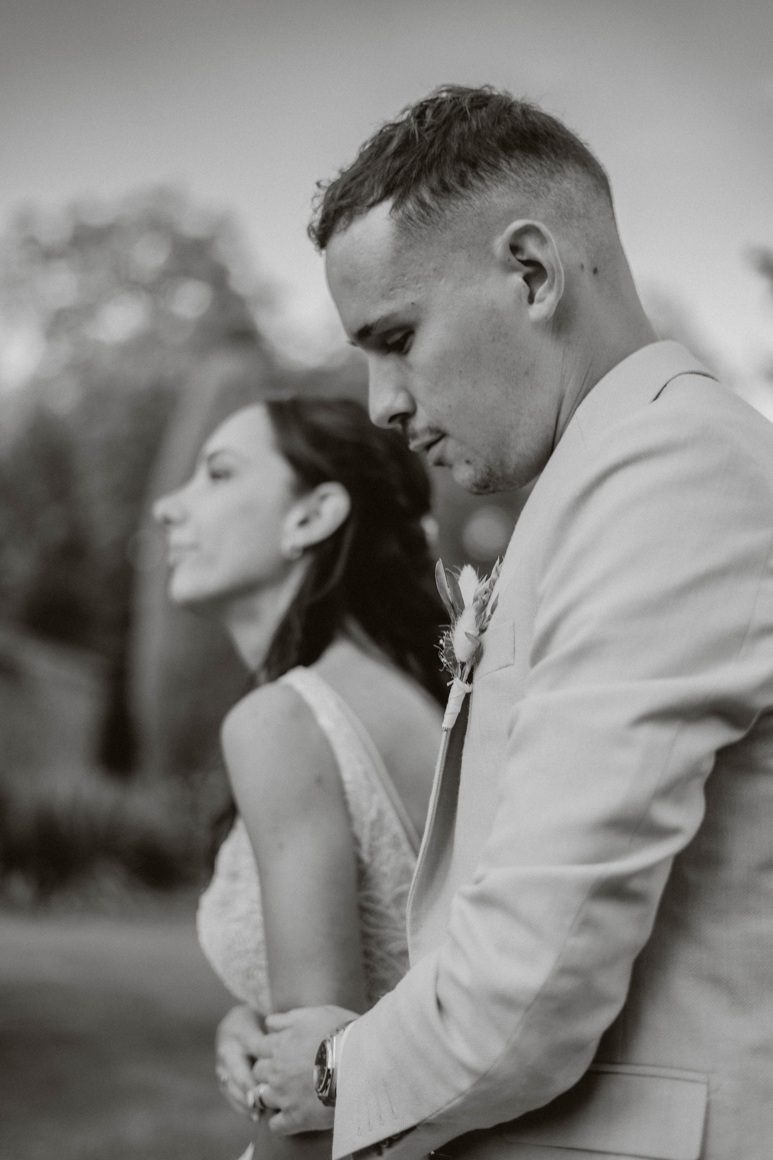 Mariage Intimiste à Nantes photographié par une photographe elopement en France