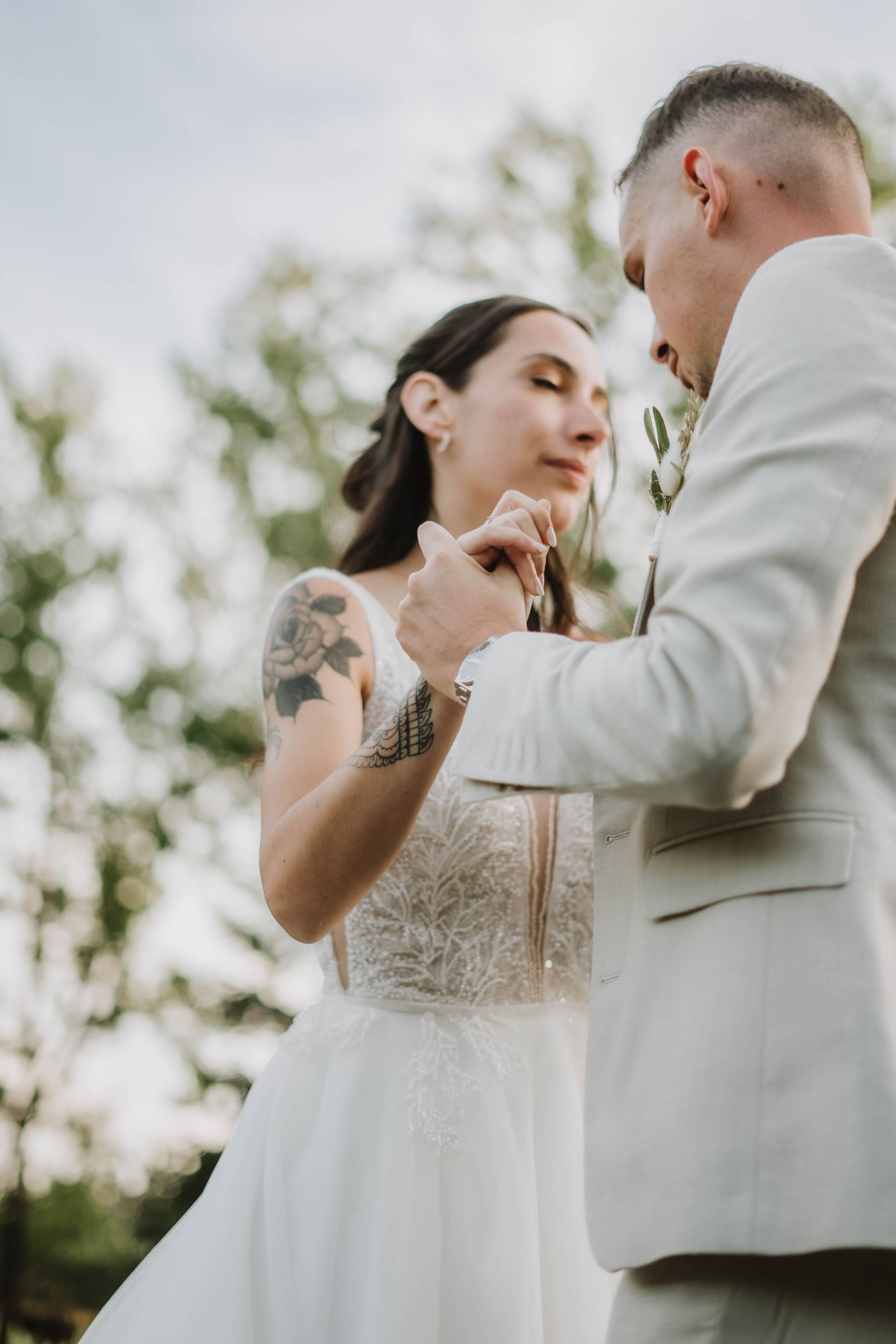Mariage Intimiste à Nantes photographié par une photographe elopement en France