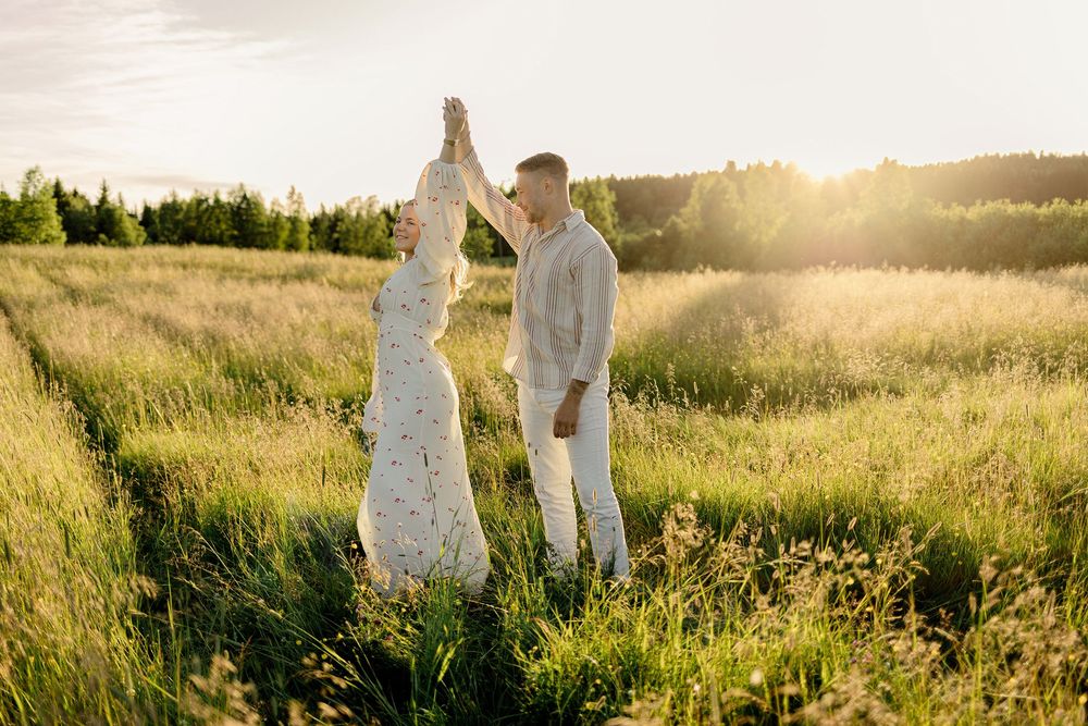 Kärleksfotografering i Acksjön, Molkom. Fotograf Rebecca Nordin, Karlstad