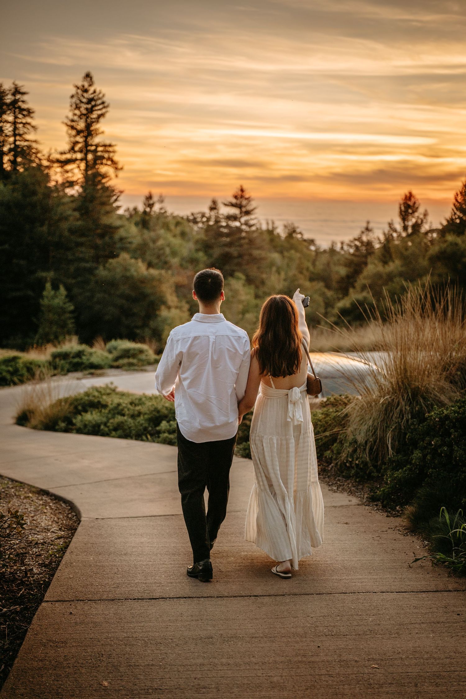 black and white Engagement Photo Outfits