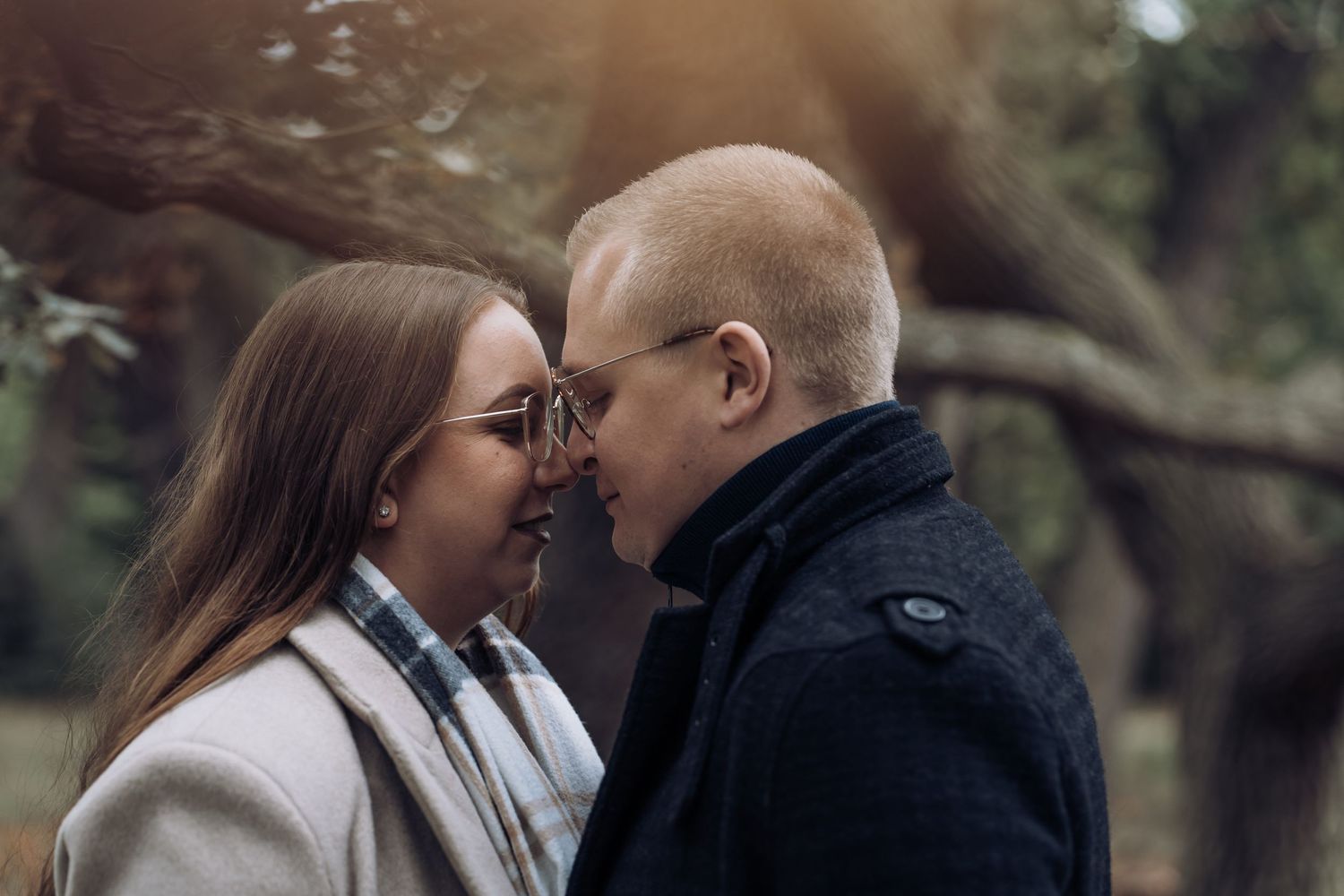 Emotionale Paarfotos vor der Hochzeit in Berlin