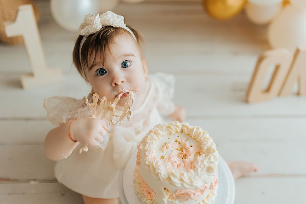 sedinta foto cake smash fetita 1 an
sedinta foto cake smash baiat 1 an
idei cake smash 1 an
sedinta foto aniversara bebelusi