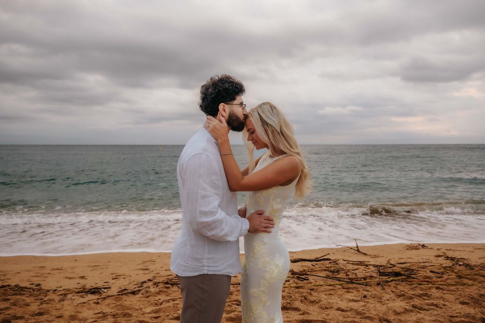 Creating a love story in Barcelona with professional photography.