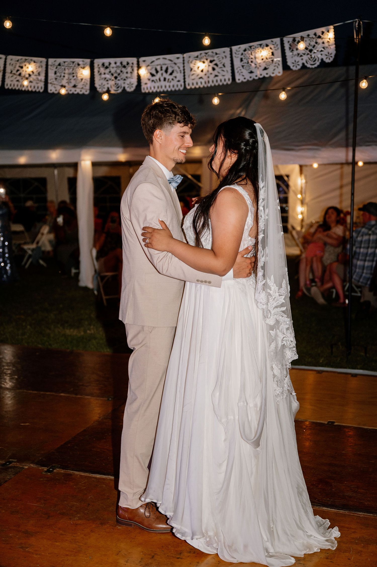 Backyard outdoor wedding in Oregon in September