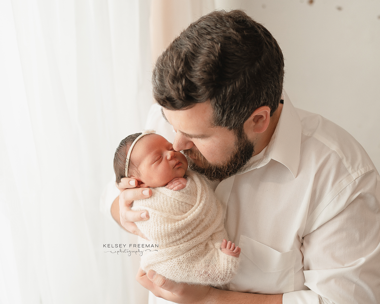 Newborn, maternity, & family photography studio located in between Atlanta, Georgia and Birmingham, Alabama with full service photo studio.