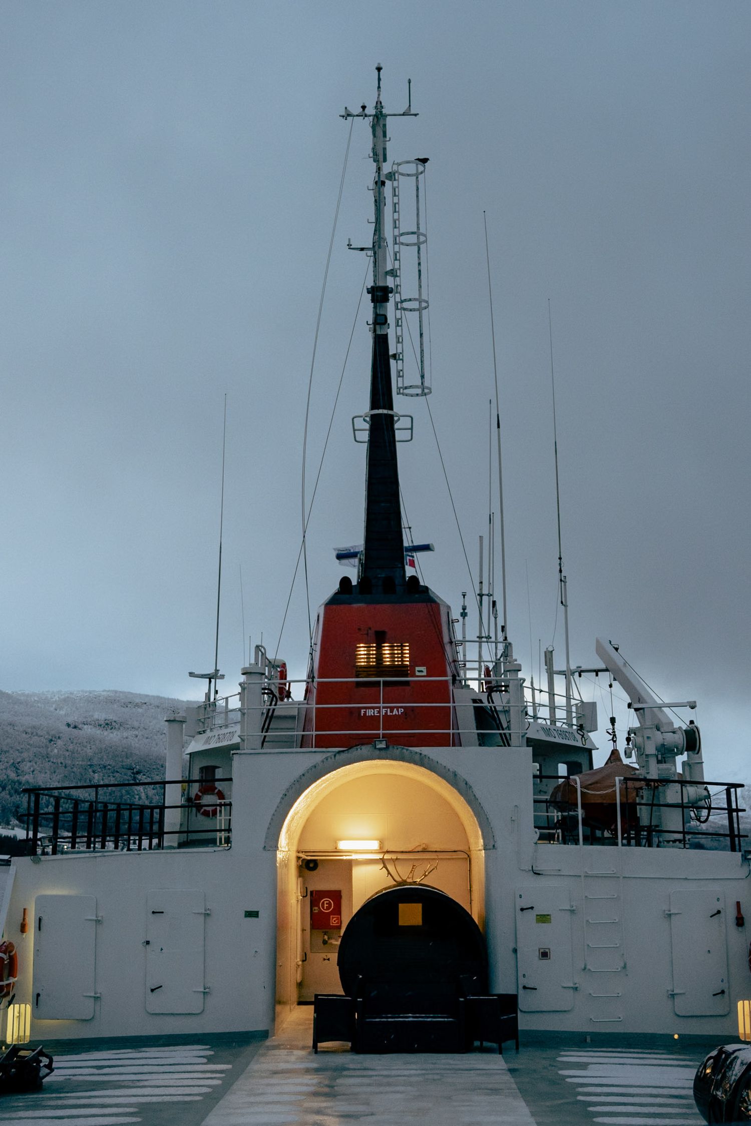 pont du polarfront sous la neige