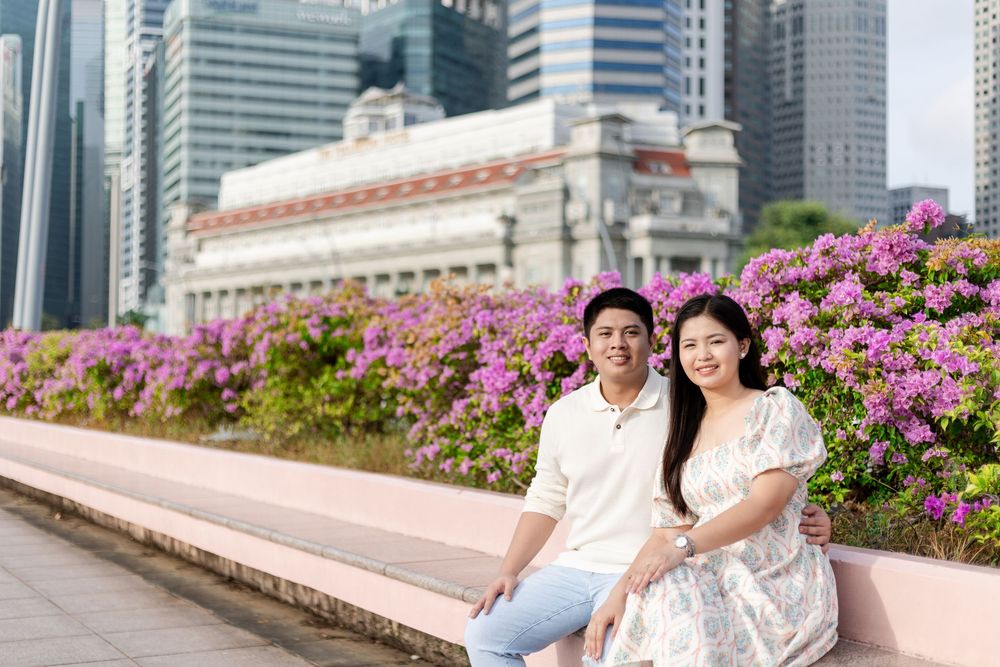 sunrise pre-wedding photos of filipino couple in singapore with fullerton hotel and bougainvillea in the background