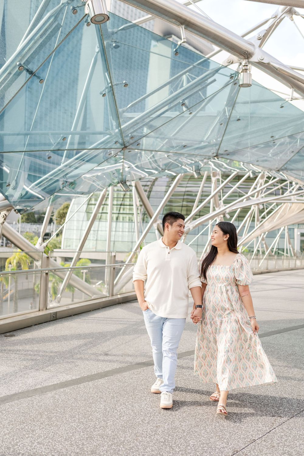 sunrise pre-wedding photos of filipino couple in singapore on the helix bridge with Marina Bay sands & art science museum