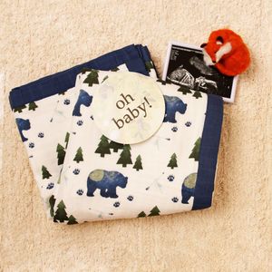 Flat lay with floral baby blanket, fox figure, ultrasound, and ‘oh baby!’ card  styled newborn gift photo, Amazon catalogue photography, EU