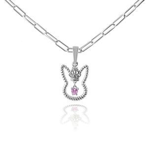 Colgante de plata con forma de cabeza de gato, detalle de corazón rosa, fotografía de producto creativa PaIs Vasco, Bilbao, Donosti, Vitoria